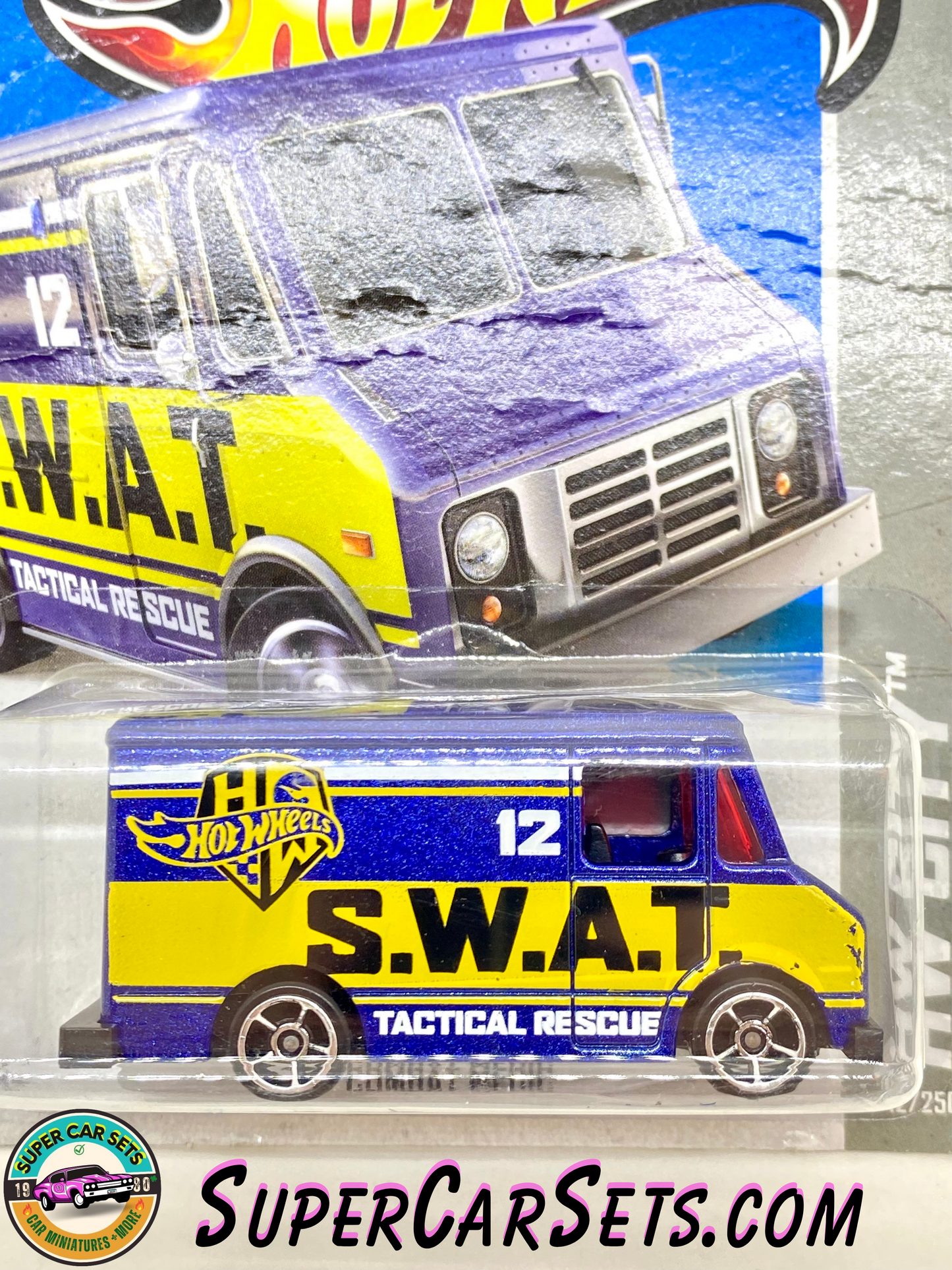 Hot Wheels 2013 (12/250) - Combat Medic (S.W.A.T.) (cracked card)