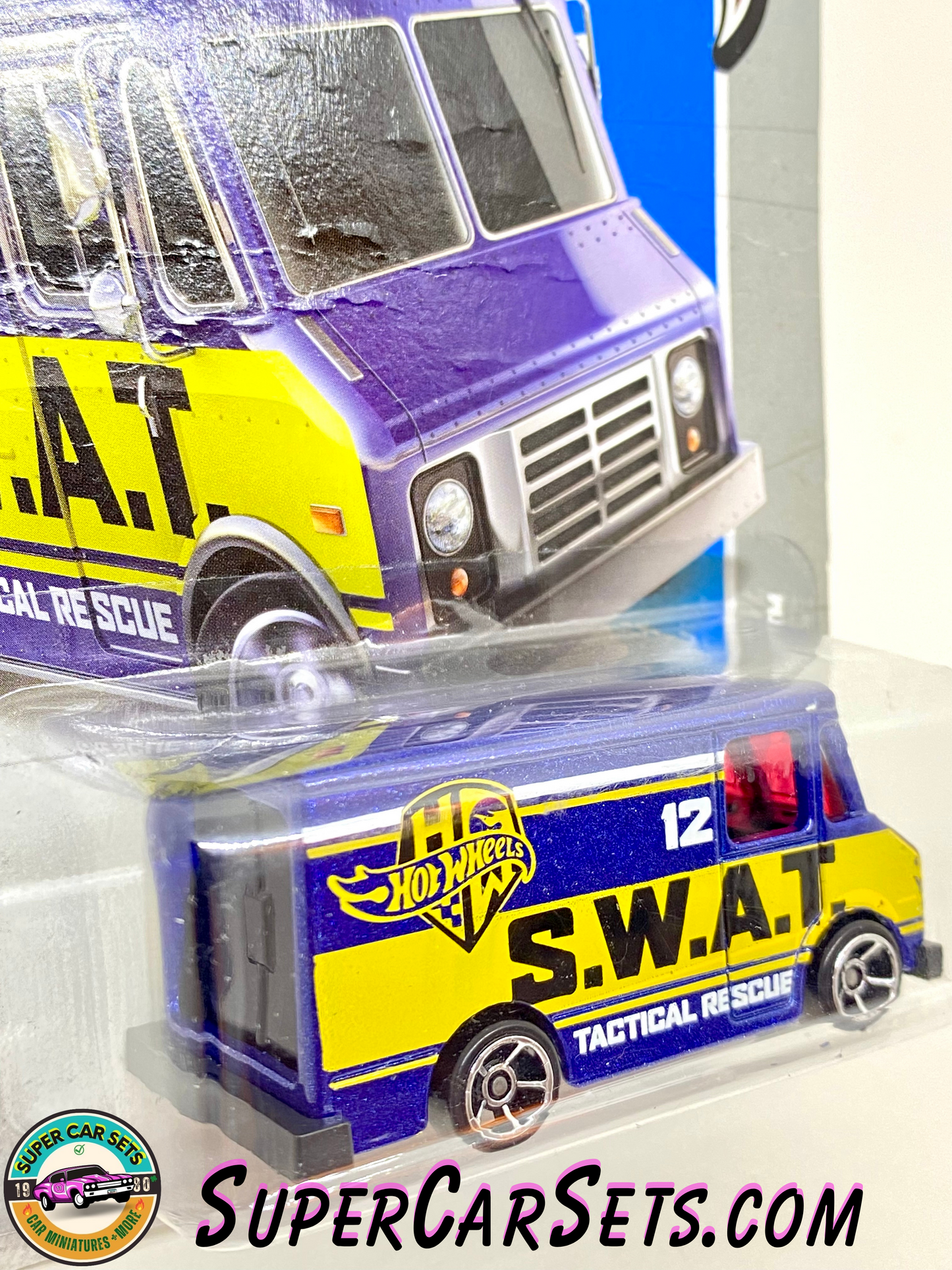 Hot Wheels 2013 (12/250) - Combat Medic (S.W.A.T.) (cracked card)