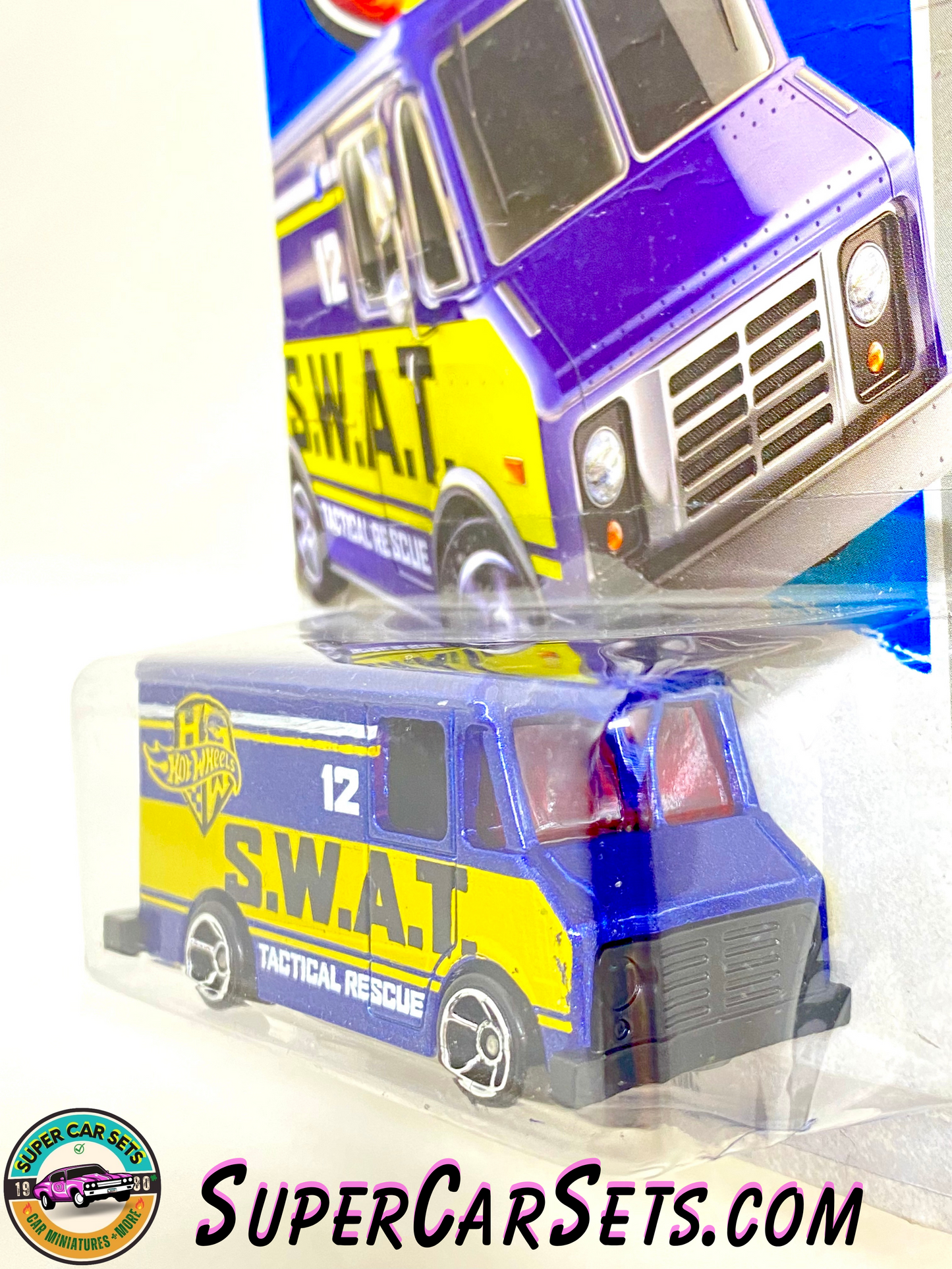 Hot Wheels 2013 (12/250) - Combat Medic (S.W.A.T.) (cracked card)