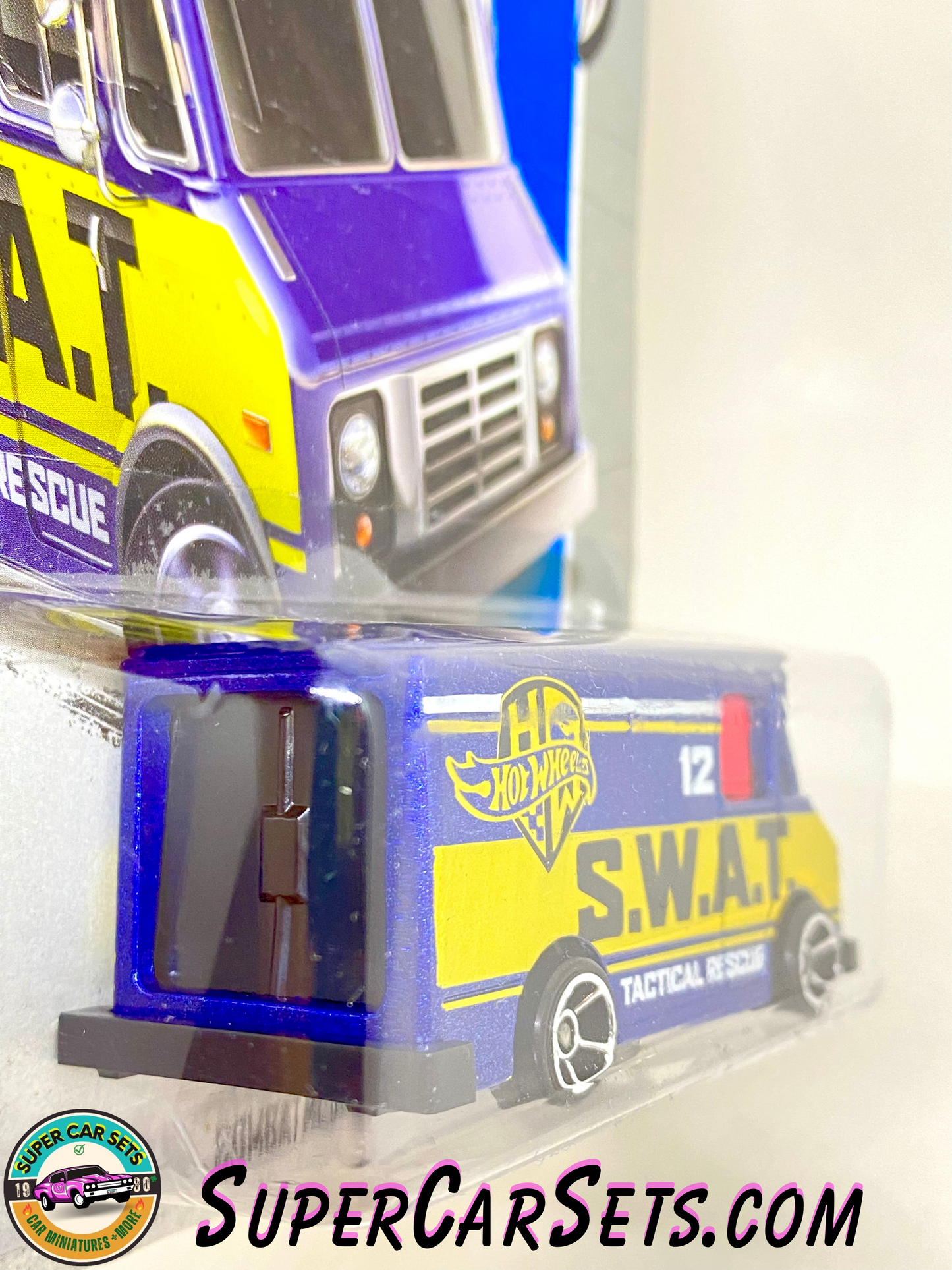 Hot Wheels 2013 (12/250) - Combat Medic (S.W.A.T.) (cracked card)