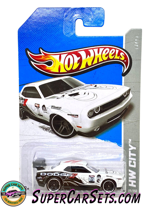 Dodge Challenger Drift Car (Dodge Racing '77' Graphics) (TREASURE HUNT) - Hot Wheels HW City - 2013 (27/250)