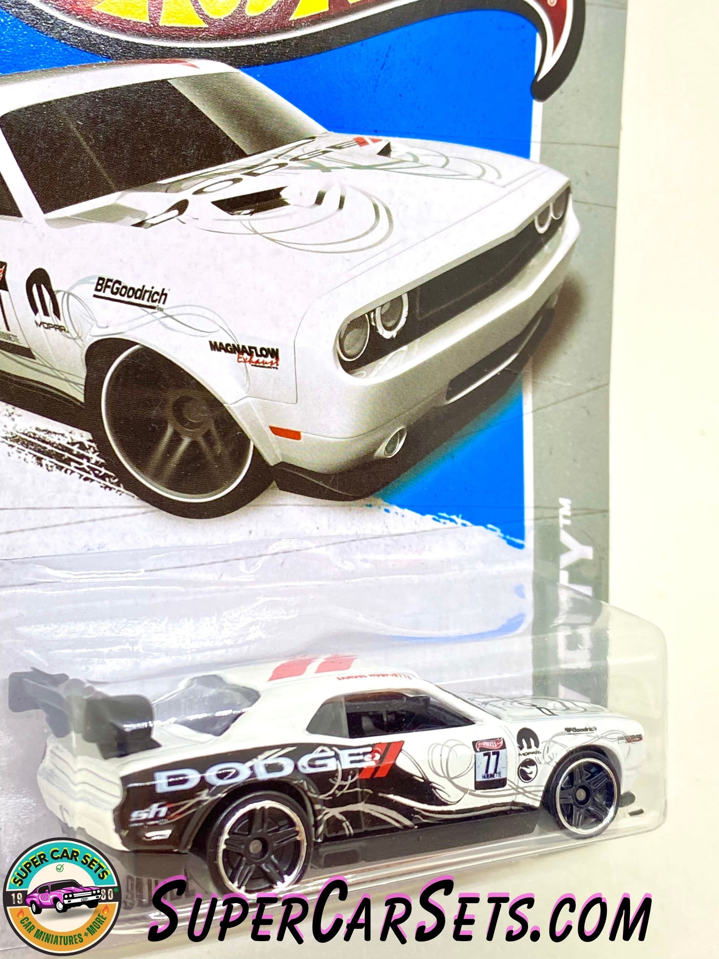 Dodge Challenger Drift Car (Dodge Racing '77' Graphics) (TREASURE HUNT) - Hot Wheels HW City - 2013 (27/250)