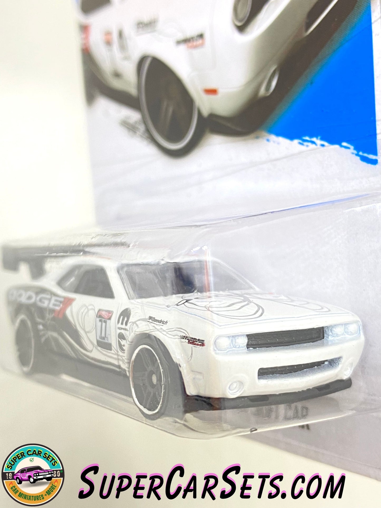 Dodge Challenger Drift Car (Dodge Racing '77' Graphics) (TREASURE HUNT) - Hot Wheels HW City - 2013 (27/250)