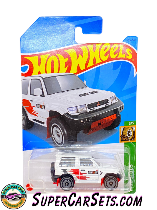 Mitsubishi Pajero Evolution (white colour) - Hot Wheels Mud Studs - 2023 (3/5) (175/250)