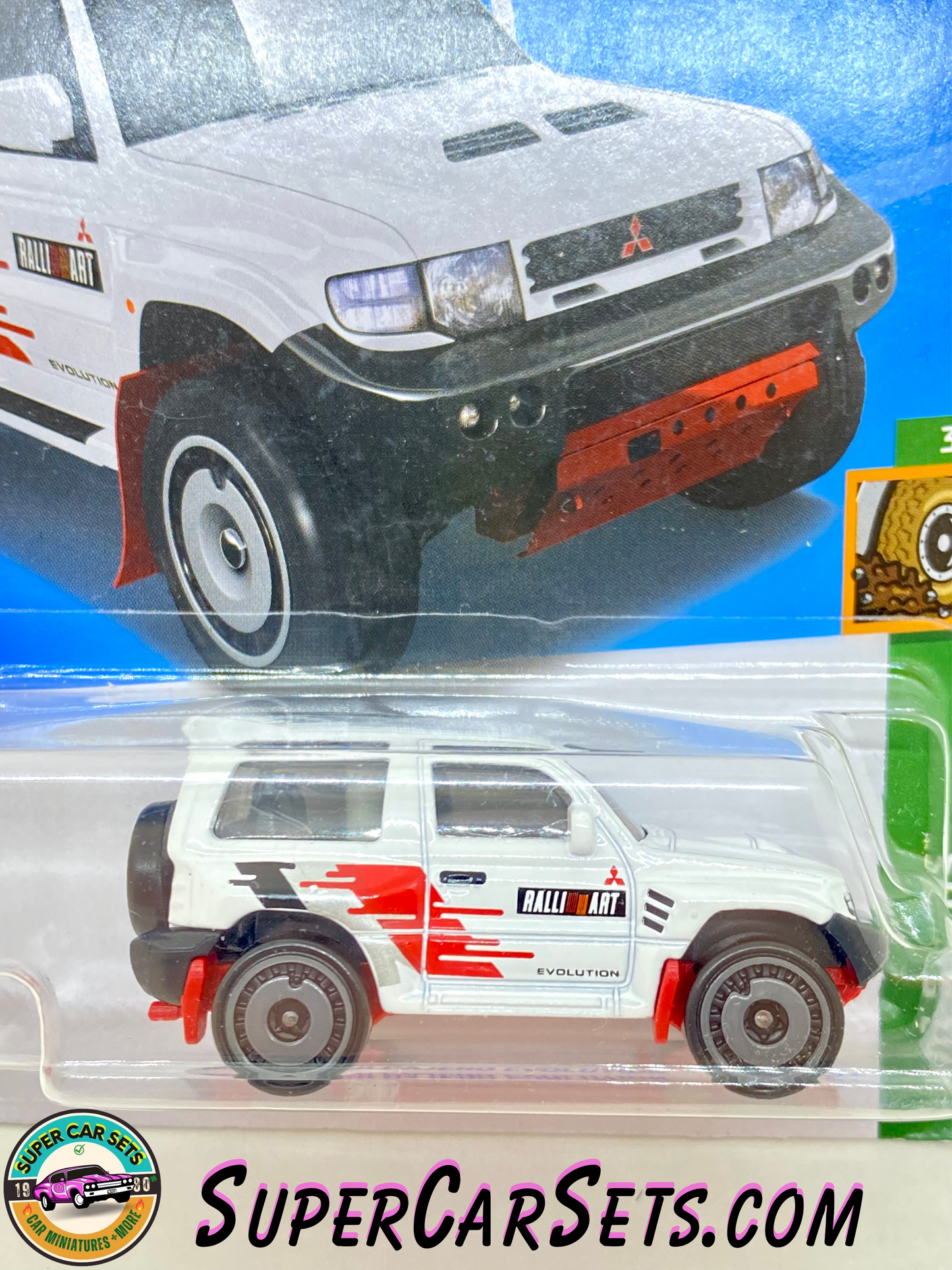 Mitsubishi Pajero Evolution (white colour) - Hot Wheels Mud Studs - 2023 (3/5) (175/250)