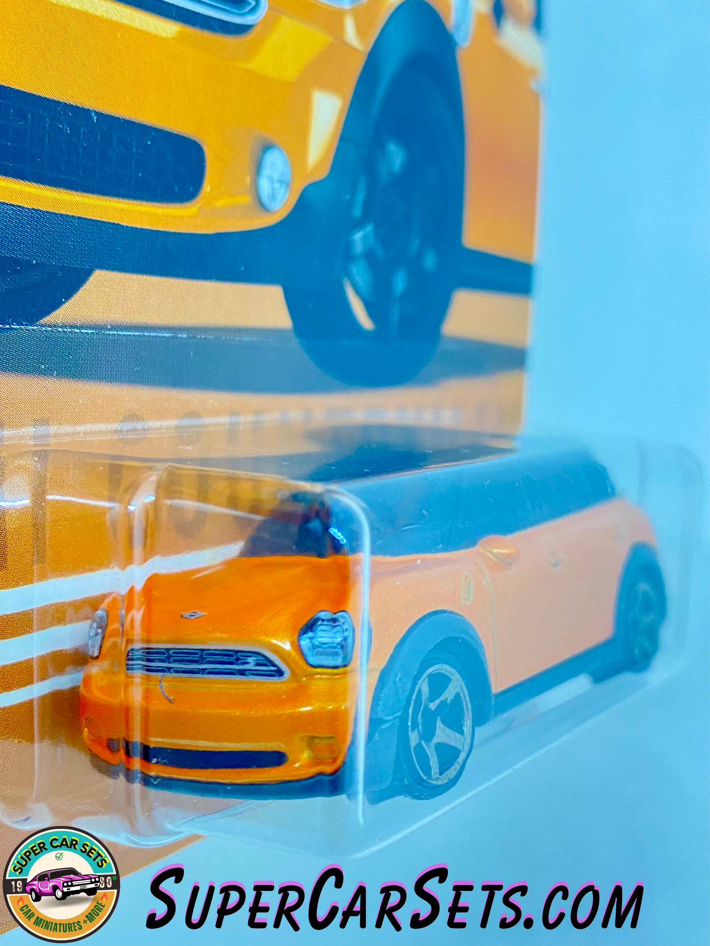 Matchbox - Mini - 2011 Mini Countryman (orange colour)