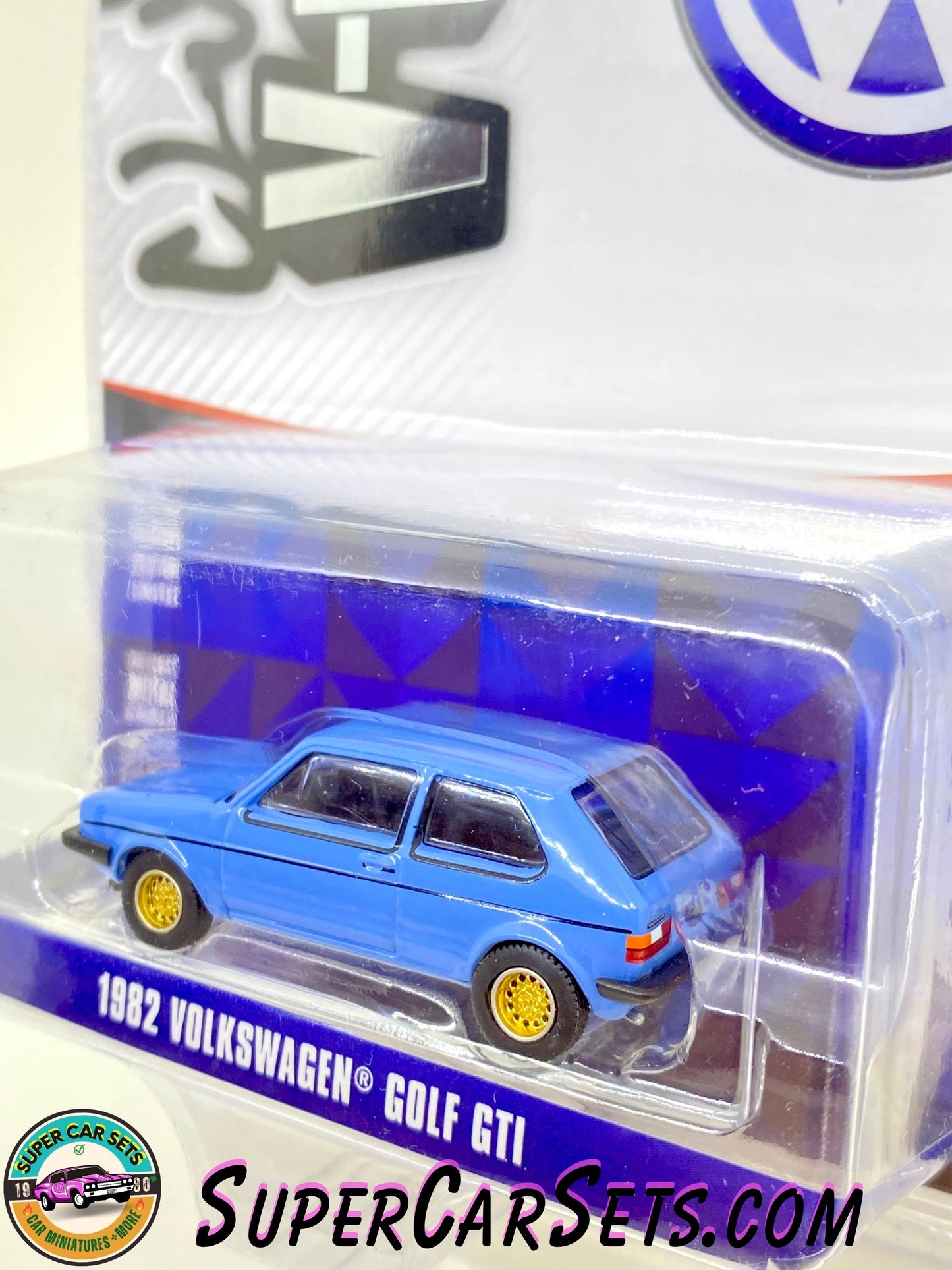 1982 Volkswagen Golf GTI (blue colour) - Club V-Dub - Serie 19 - made by Greenlight Collectables