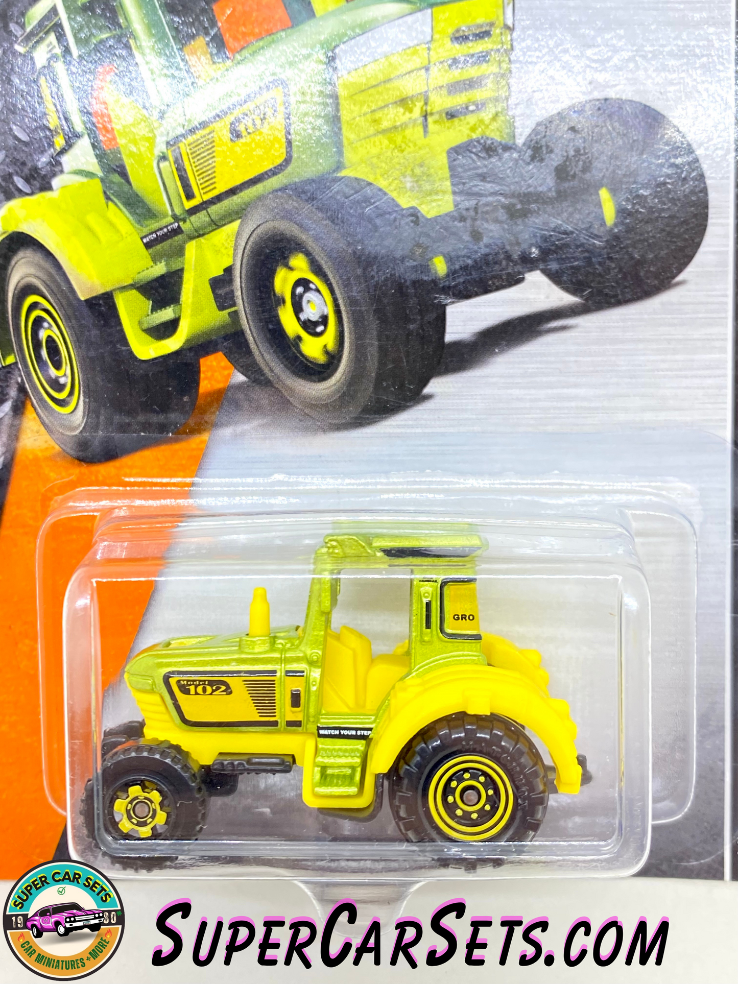 MBX Construction - Tractor (29/120) (BDV49) (Year launched 2014) (card aged) - Matchbox