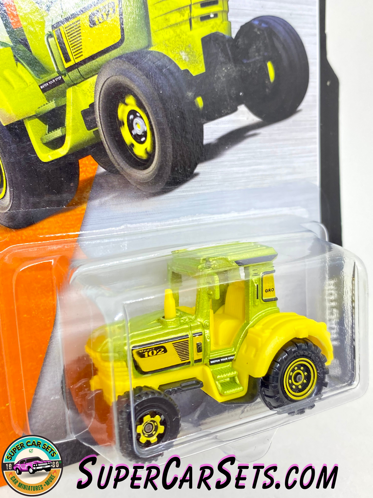 MBX Construction - Tractor (29/120) (BDV49) (Year launched 2014) (card aged) - Matchbox