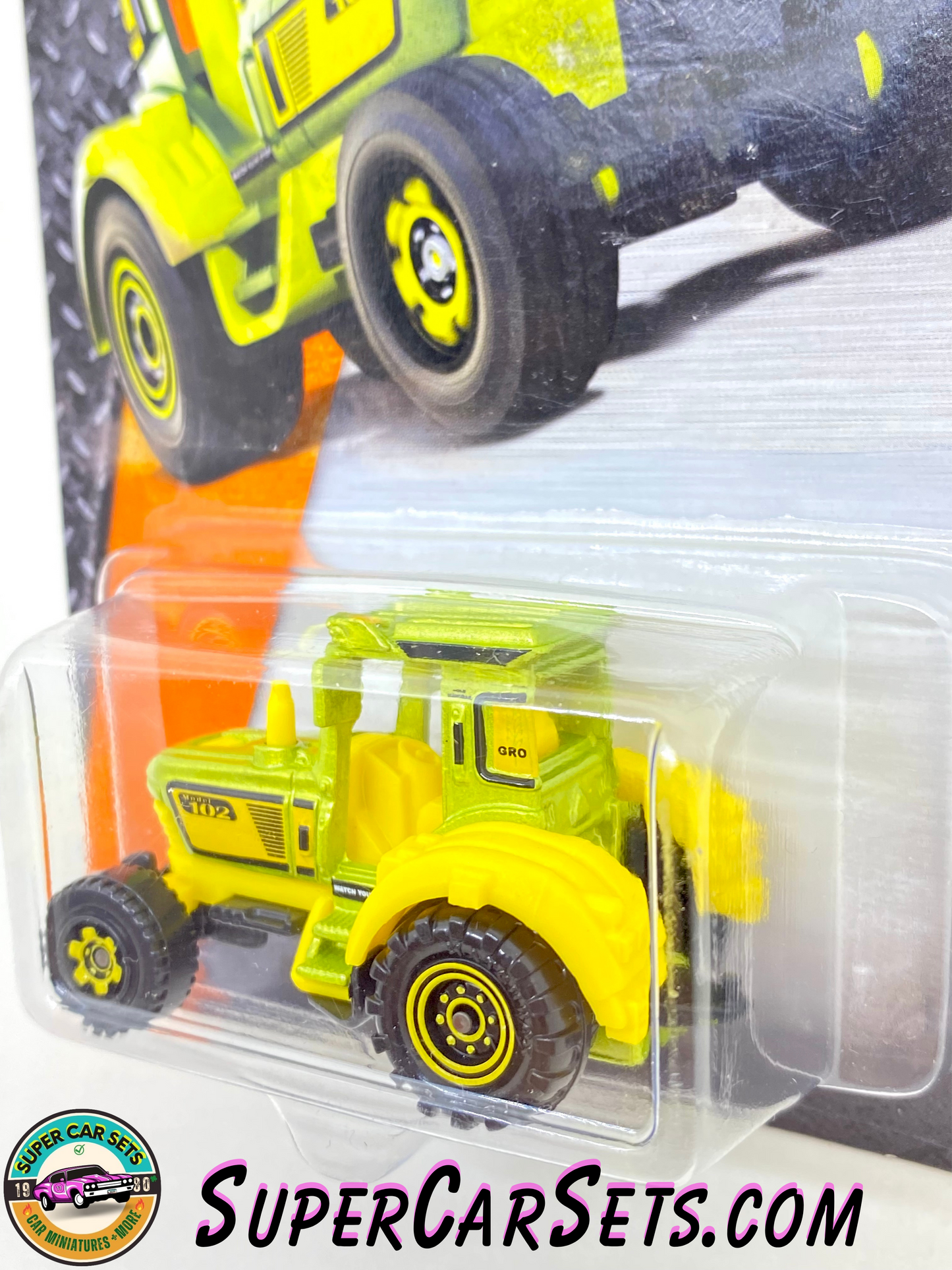 MBX Construction - Tractor (29/120) (BDV49) (Year launched 2014) (card aged) - Matchbox