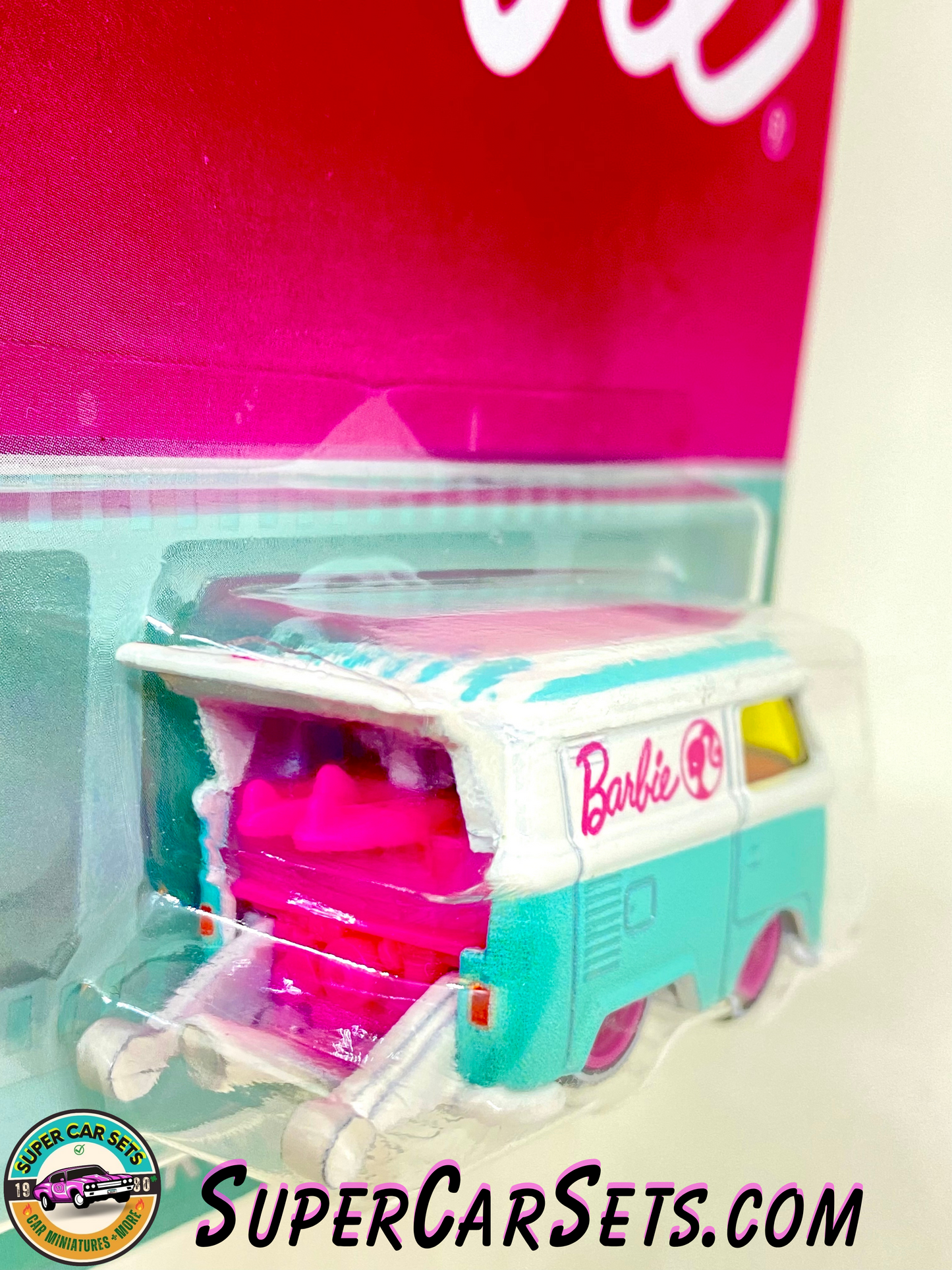 Barbie - Kool Kombi - Hot Wheels Premium Pop Culture (card with a very little crack)