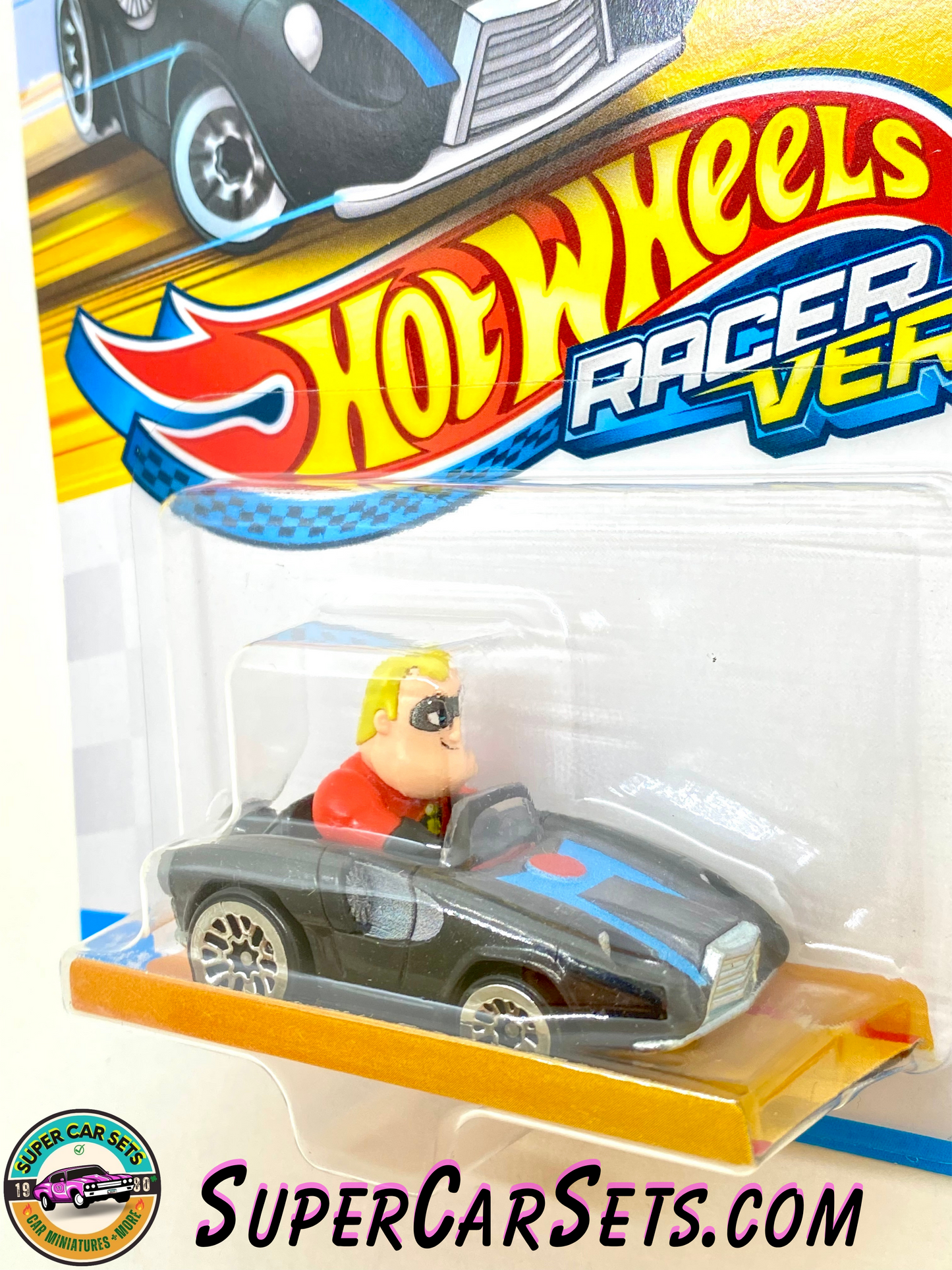 Hot Wheels Racer Verse Mr. Incredible