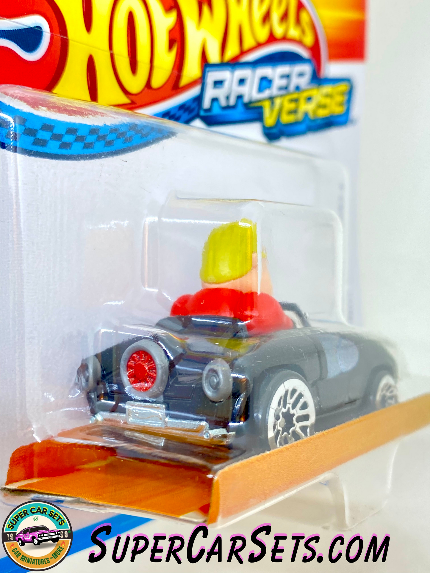 Hot Wheels Racer Verse Mr. Incredible