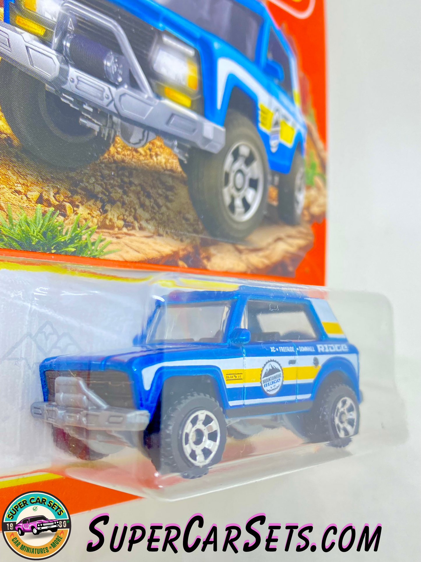 MBX Field Car (15/100) - Matchbox