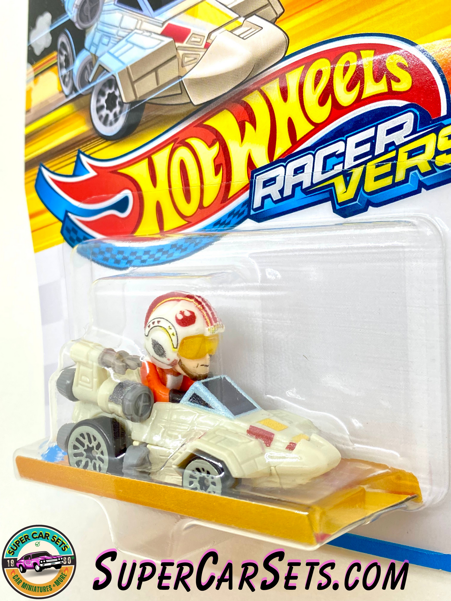 Hot Wheels Racer Verse Luke Skywalker (card slightly bent)