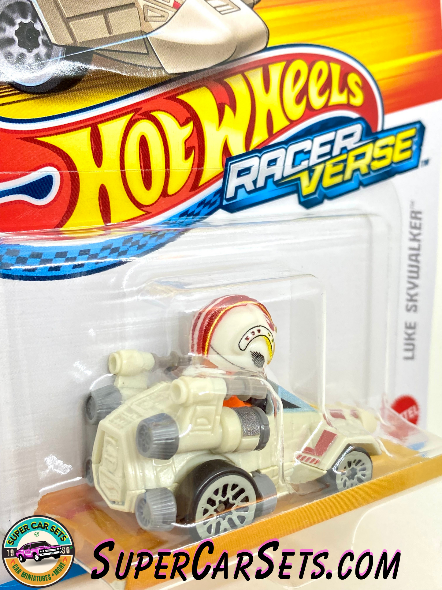 Hot Wheels Racer Verse Luke Skywalker (card slightly bent)