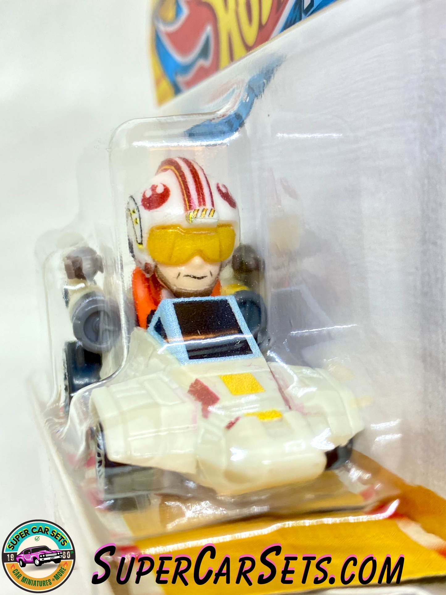 Hot Wheels Racer Verse Luke Skywalker (card slightly bent)