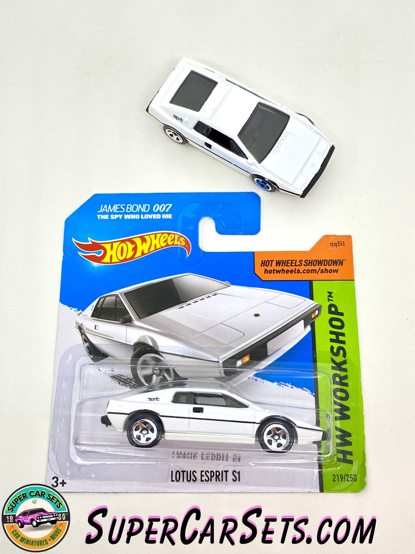 Hot Wheels HW Workshop 2015 (219/250) Lotus Esprit S1 (James Bond 007 The Spy Who Loved Me) (short card) (card slightly damaged)