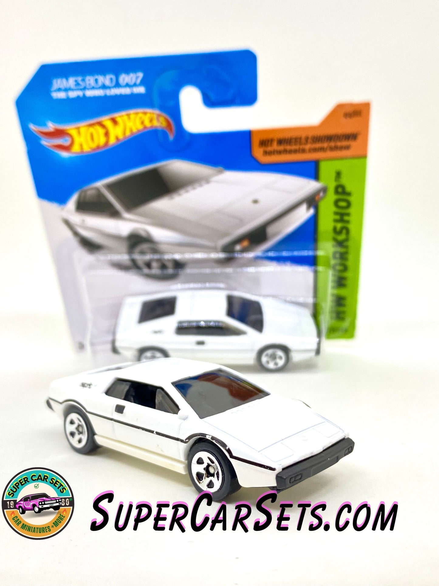 Hot Wheels HW Workshop 2015 (219/250) Lotus Esprit S1 (James Bond 007 The Spy Who Loved Me) (short card) (card slightly damaged)