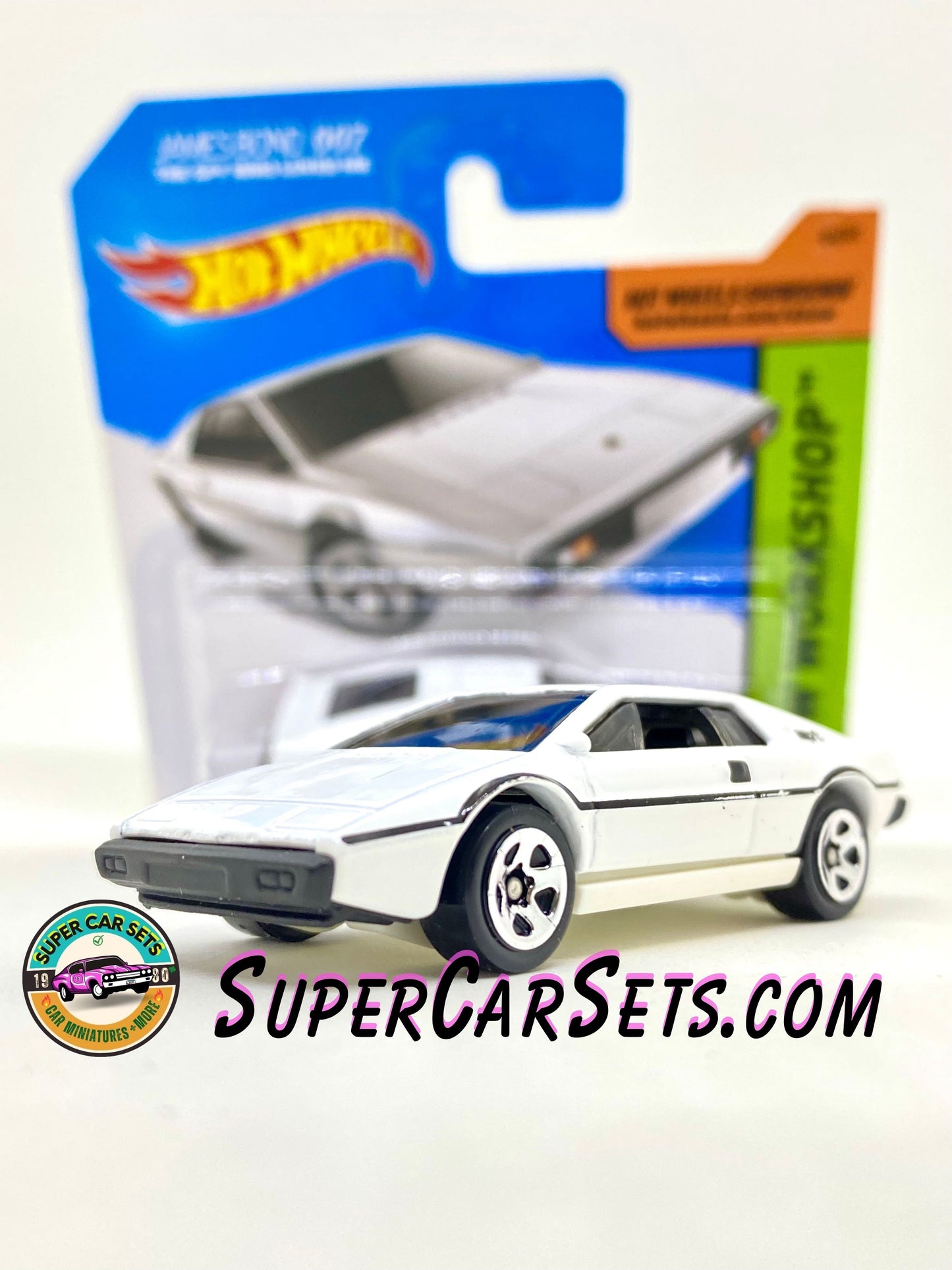 Hot Wheels HW Workshop 2015 (219/250) Lotus Esprit S1 (James Bond 007 The Spy Who Loved Me) (short card) (card slightly damaged)