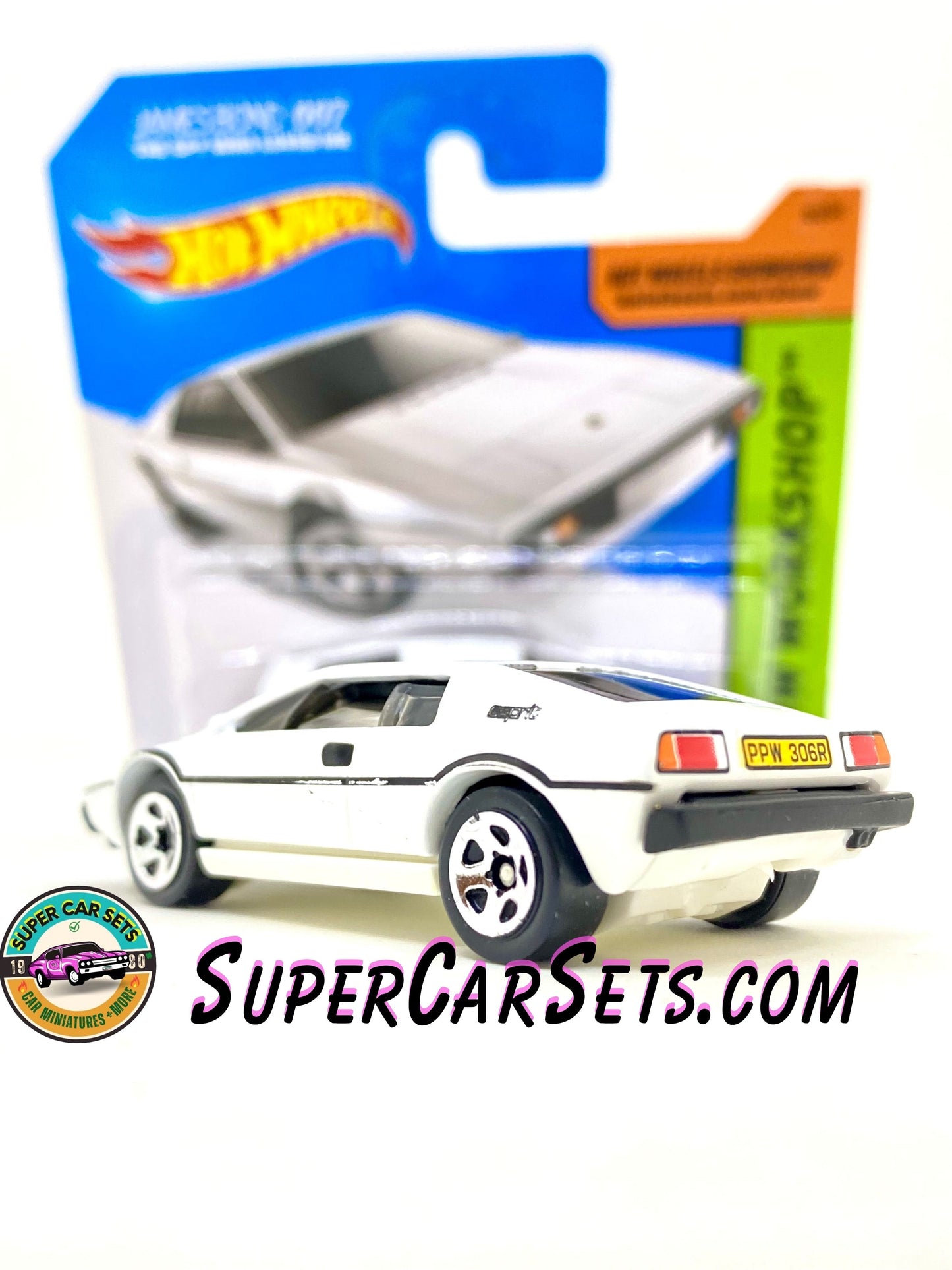 Hot Wheels HW Workshop 2015 (219/250) Lotus Esprit S1 (James Bond 007 The Spy Who Loved Me) (short card) (card slightly damaged)