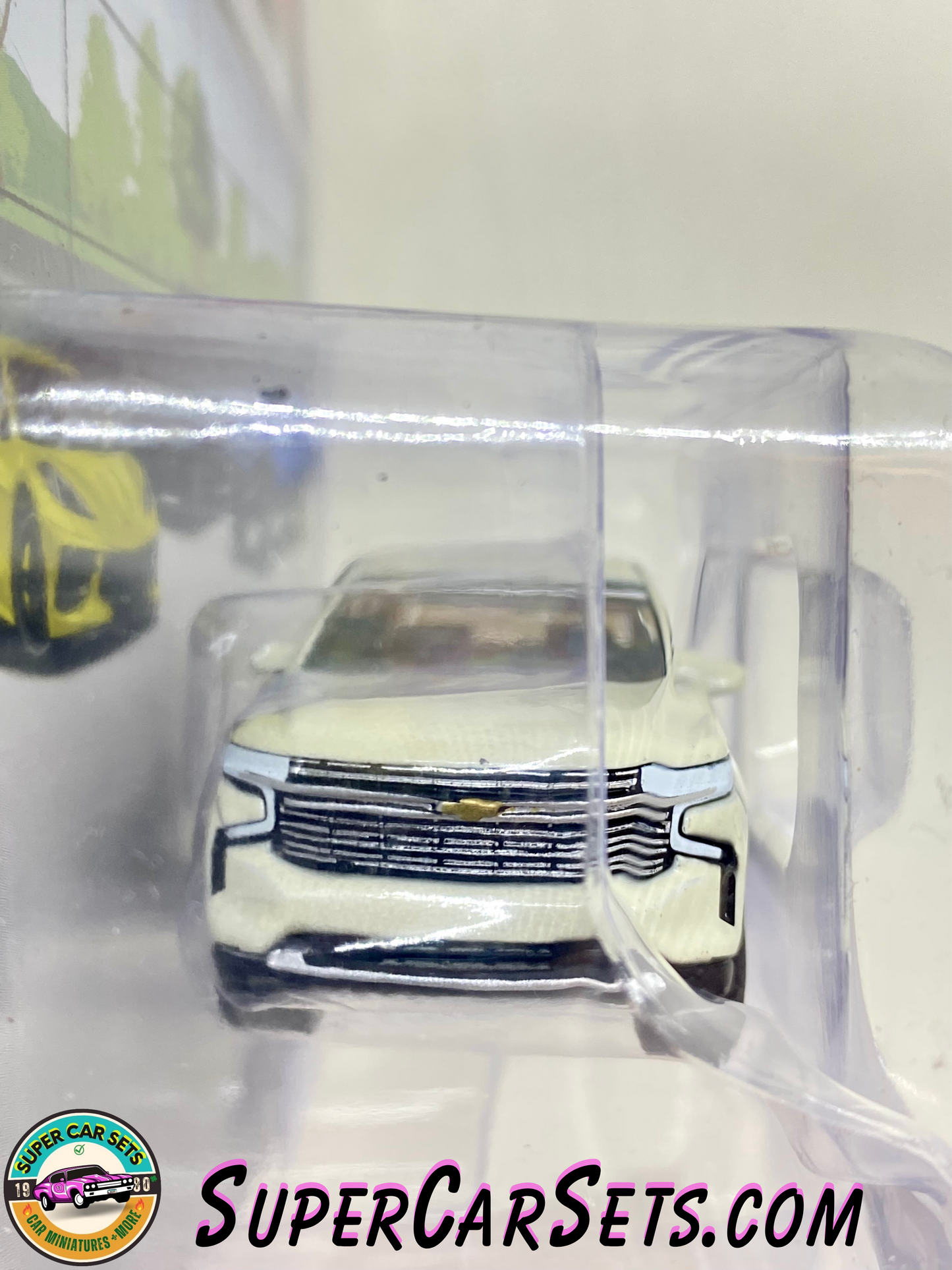 2023 Chevrolet Tahoe Premier - Greenlight Showroom Floor Serie 4 (blister with a very little crack)