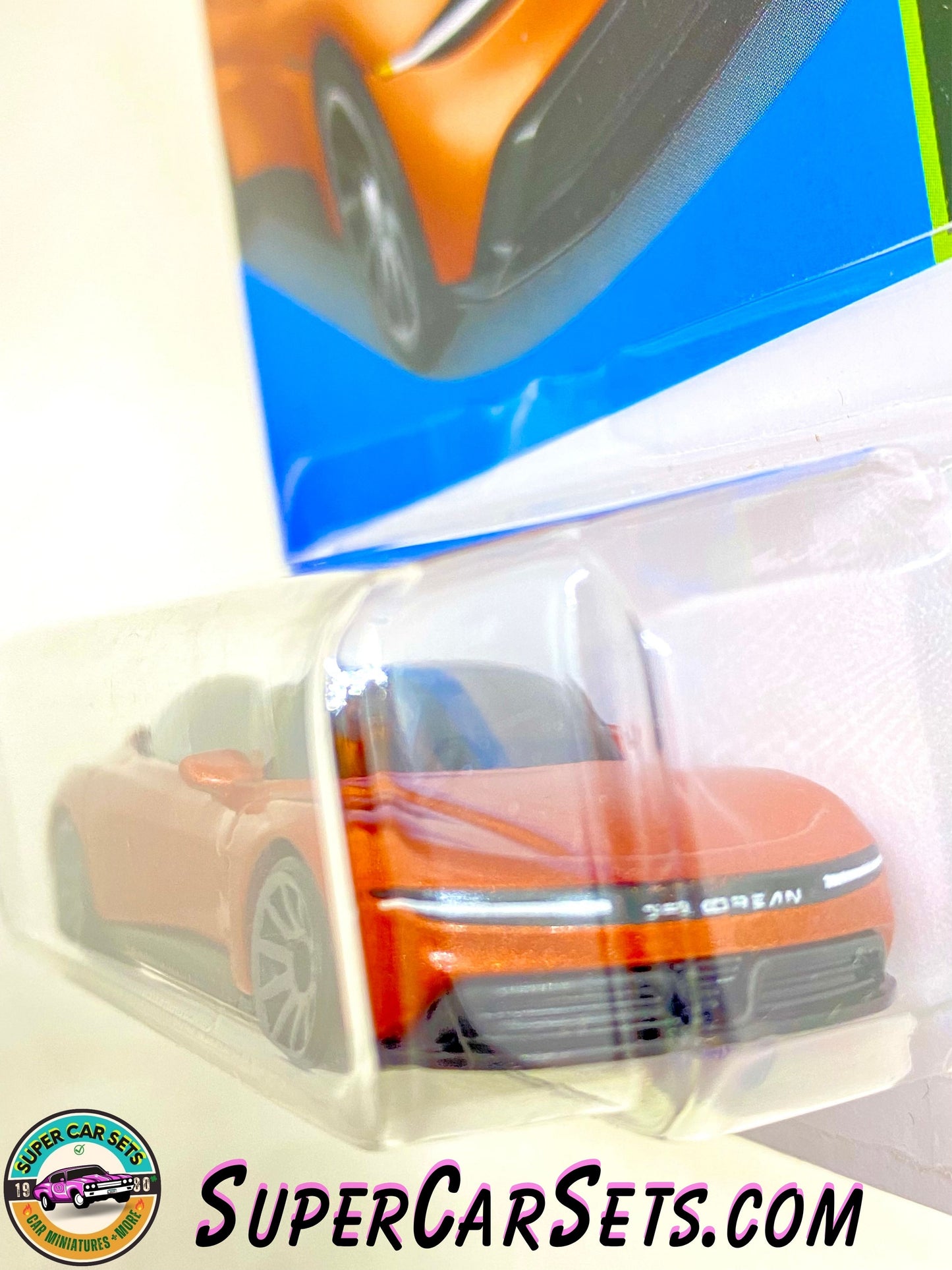 DeLorean Alphas (metalflake copper colour) - Hot Wheels HW Green Speed 2024 (7/10) (85/250)