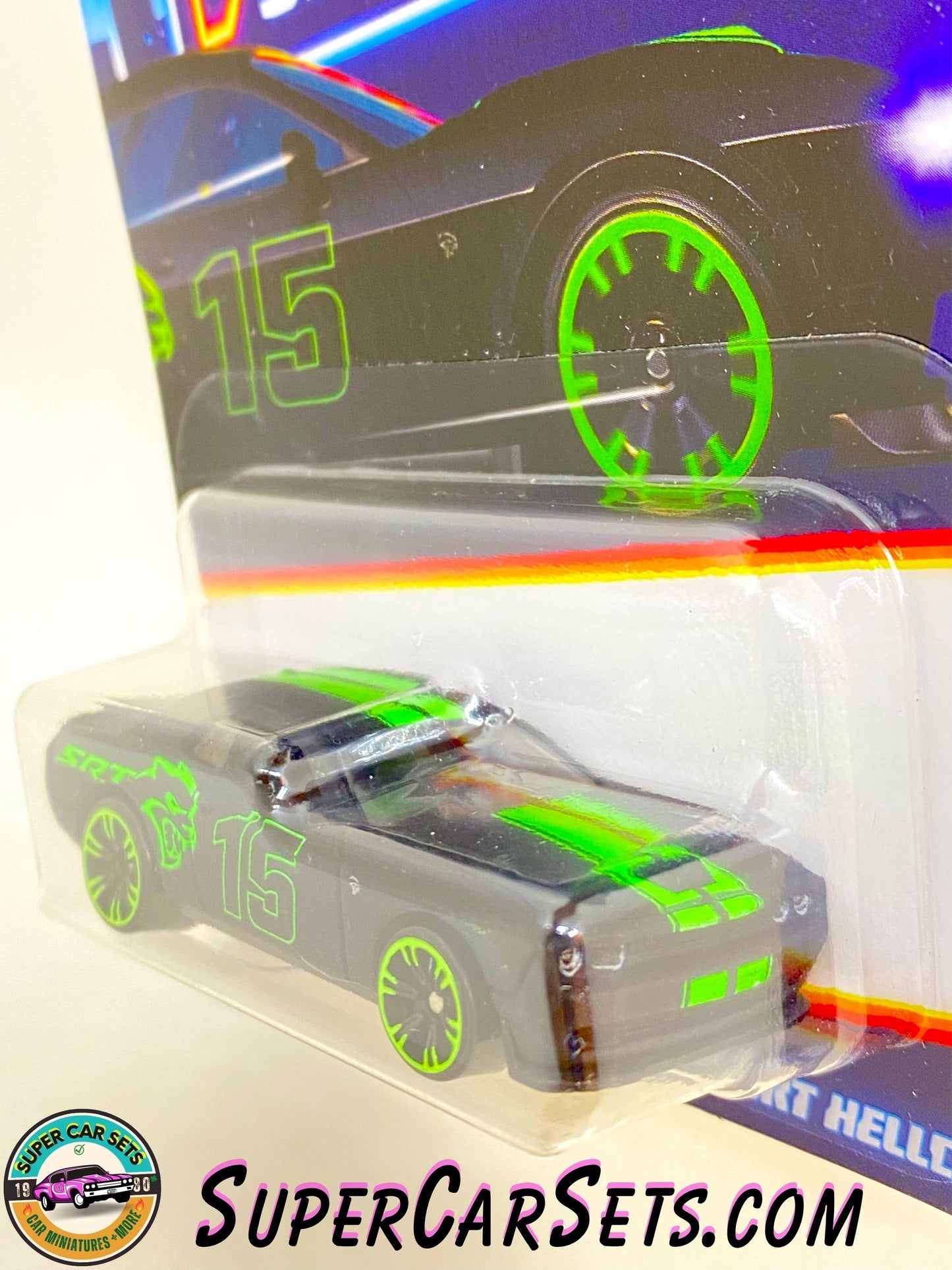 Hot Wheels Neon Speeders (6/8) - ’15 Dodge Challenger SRT Hellcat (card slightly bent)