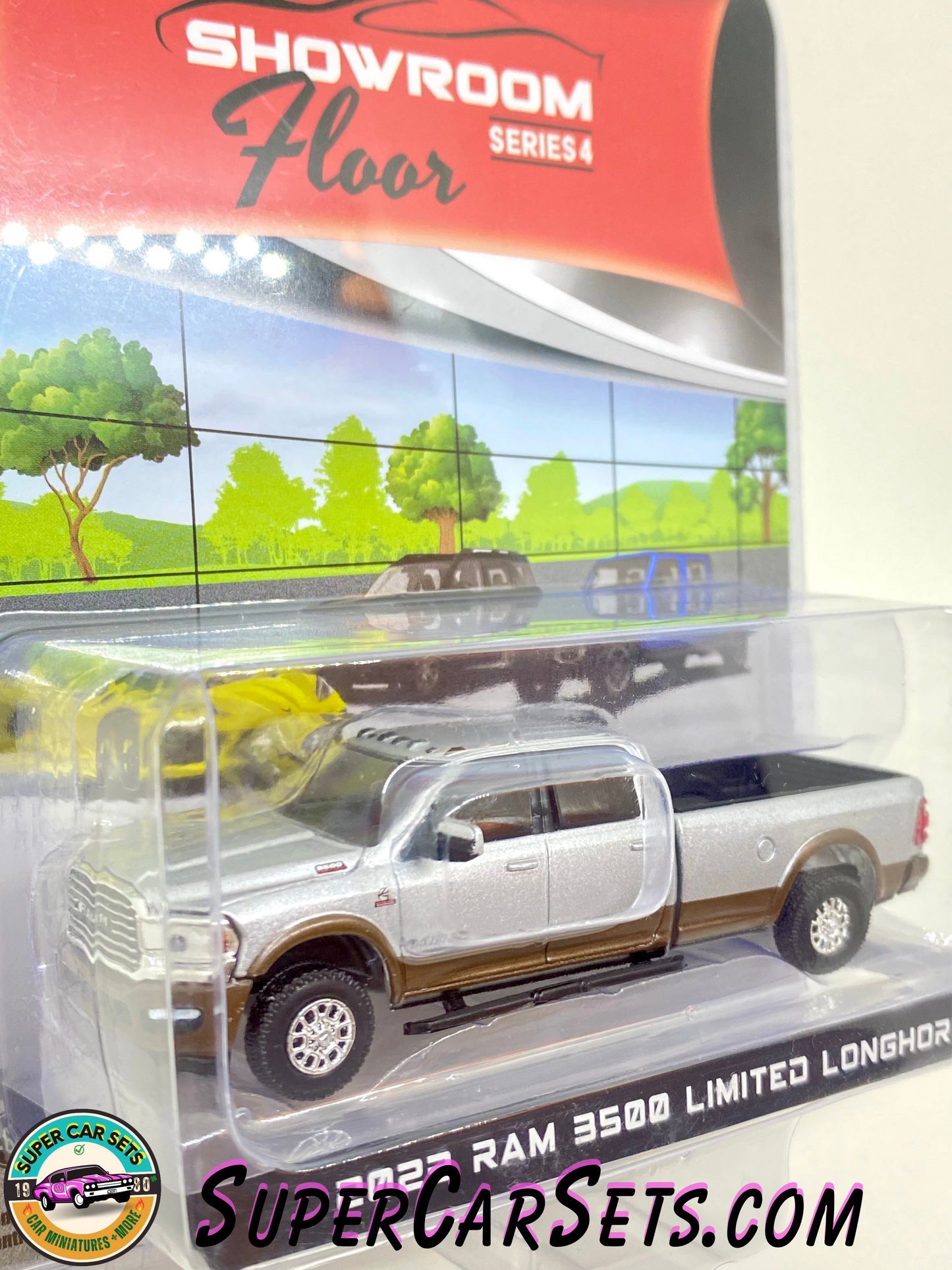 2023 RAM 3500 Limited Longhorn (blister slightly damaged) - Greenlight Showroom Floor Serie 4