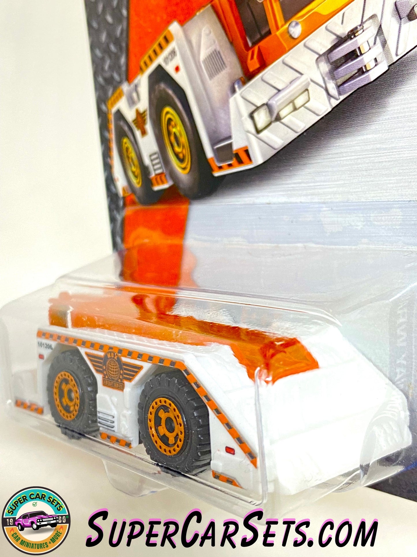 Runway Wrangler (CFV81-0910) (Year launched 2015) - Matchbox MBX Adventure City 2015 (7/120)