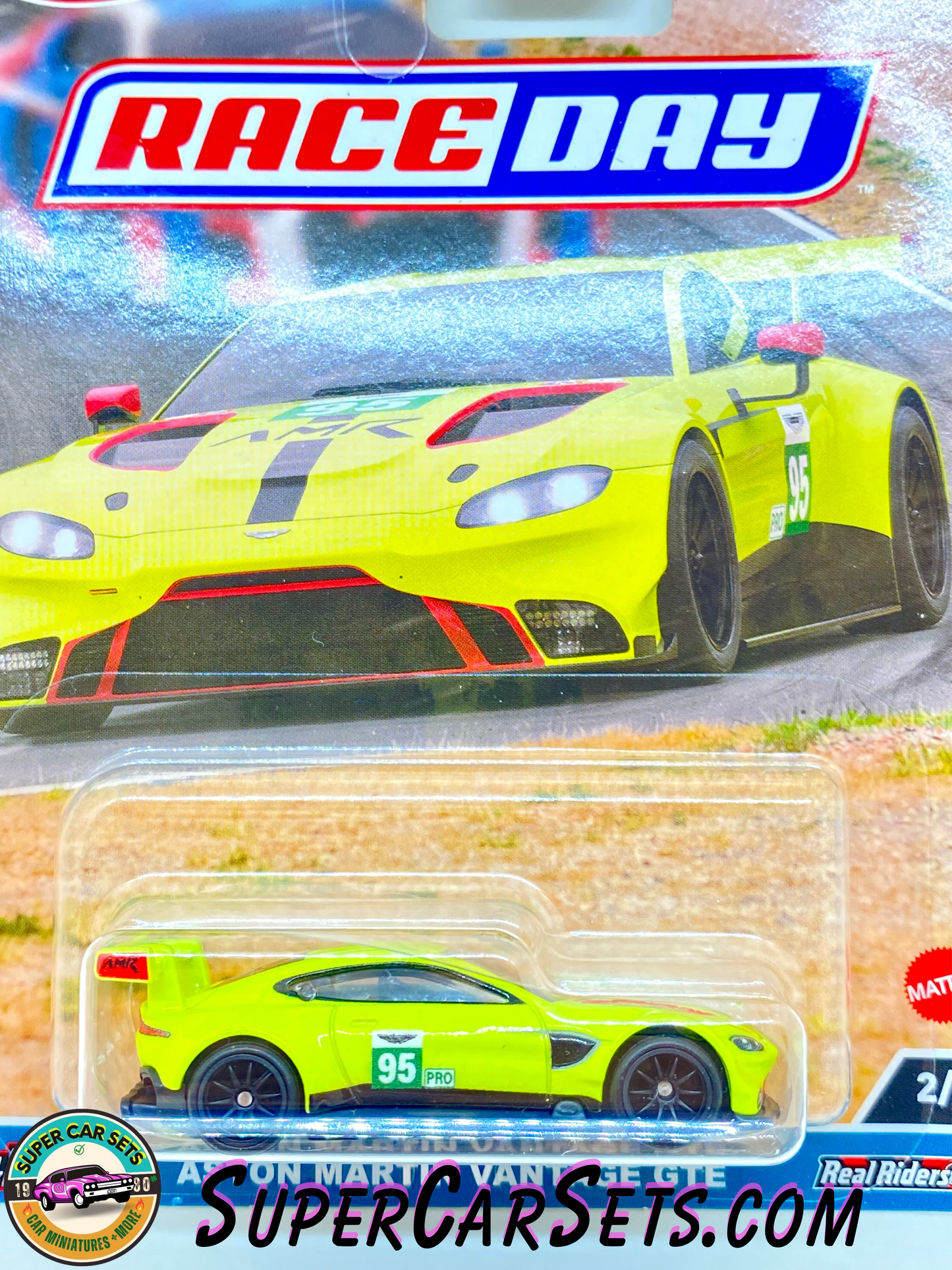 Hot Wheels Premium - Race Day - 2/5 - Aston Martin Vantage GTE