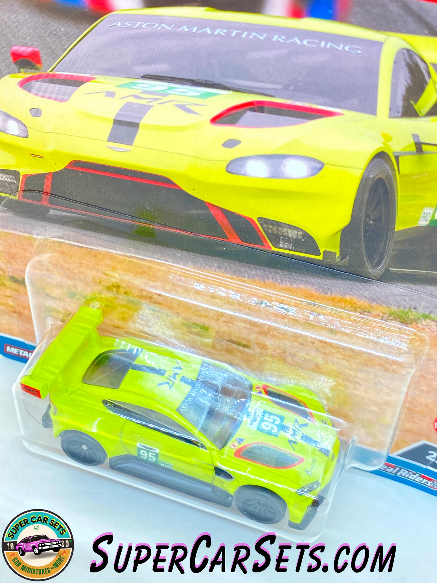 Hot Wheels Premium - Race Day - 2/5 - Aston Martin Vantage GTE