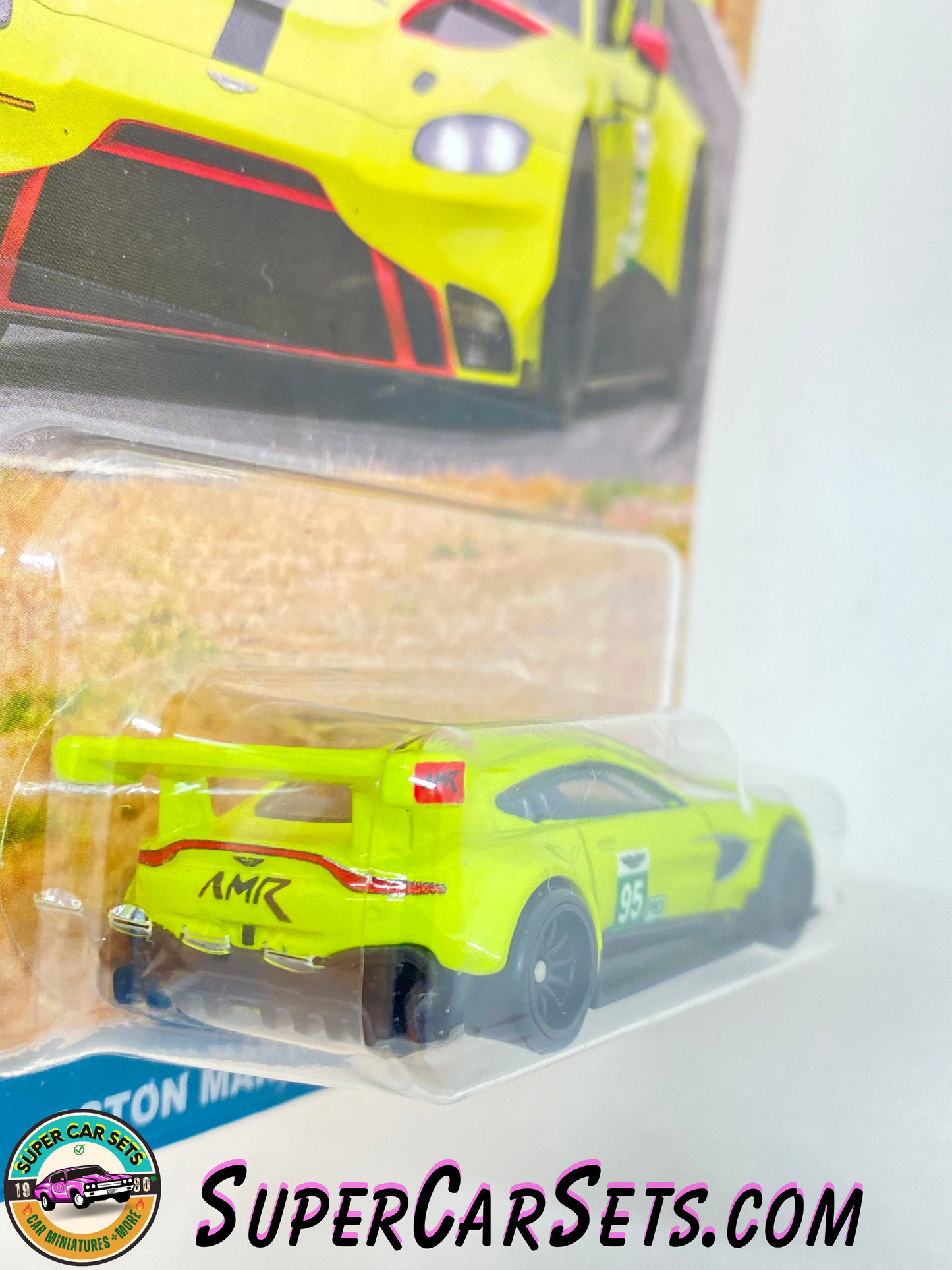 Hot Wheels Premium - Race Day - 2/5 - Aston Martin Vantage GTE