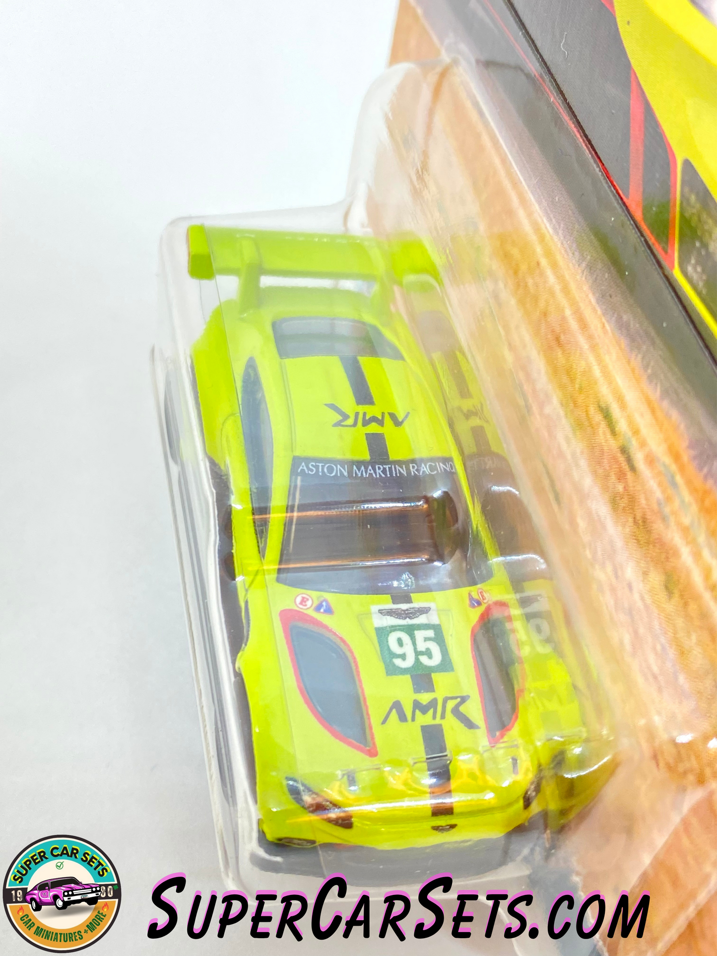 Hot Wheels Premium - Race Day - 2/5 - Aston Martin Vantage GTE