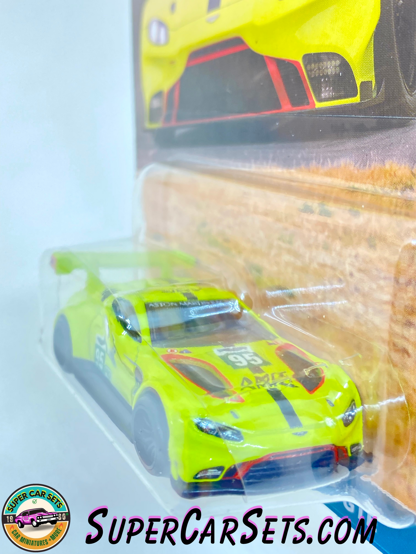 Hot Wheels Premium - Race Day - 2/5 - Aston Martin Vantage GTE