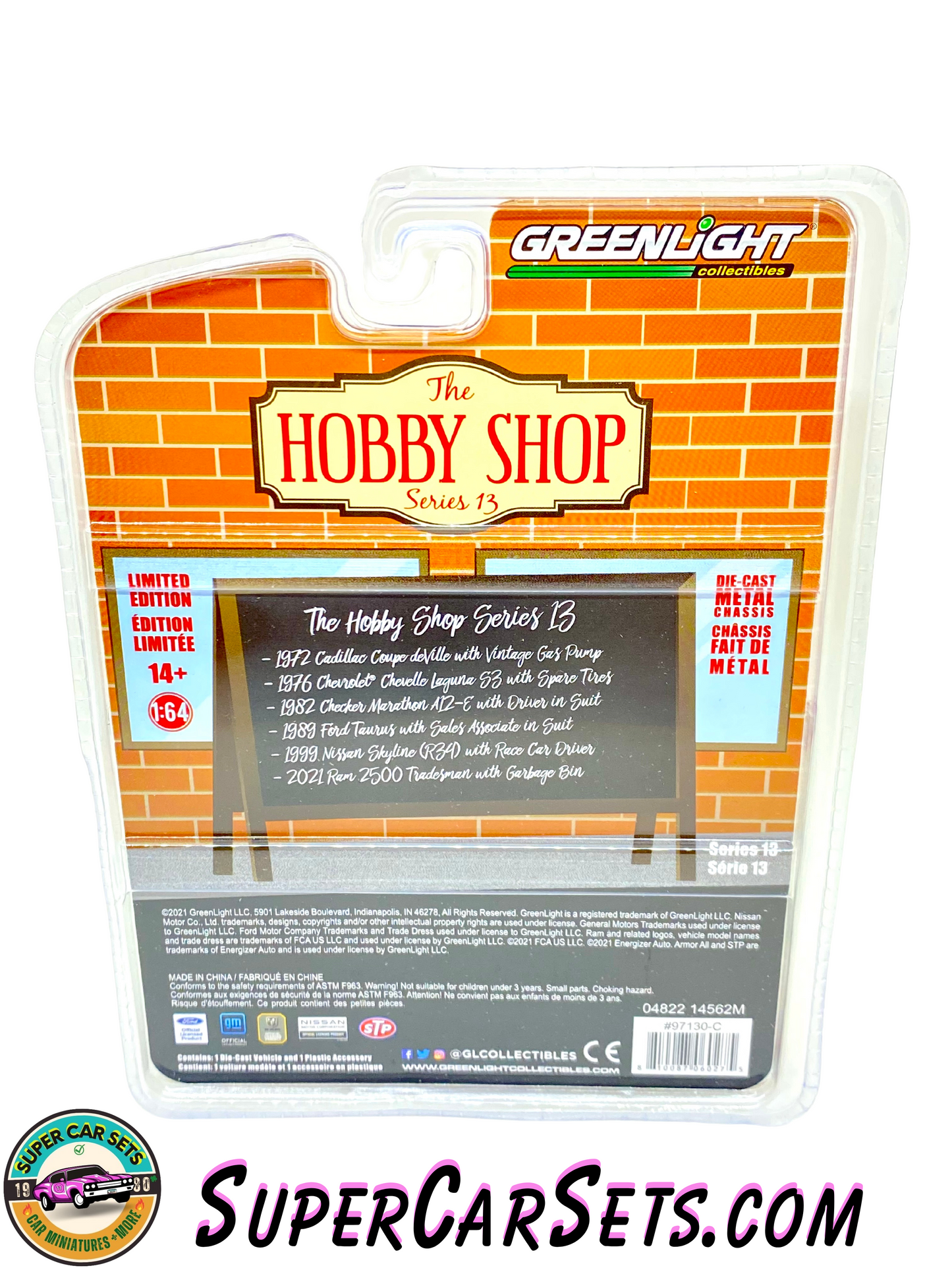 1982 Checker Marathon A12-E with Driver in Suit - The Hobby Shop Series 13 made by Greenlight Collectibles