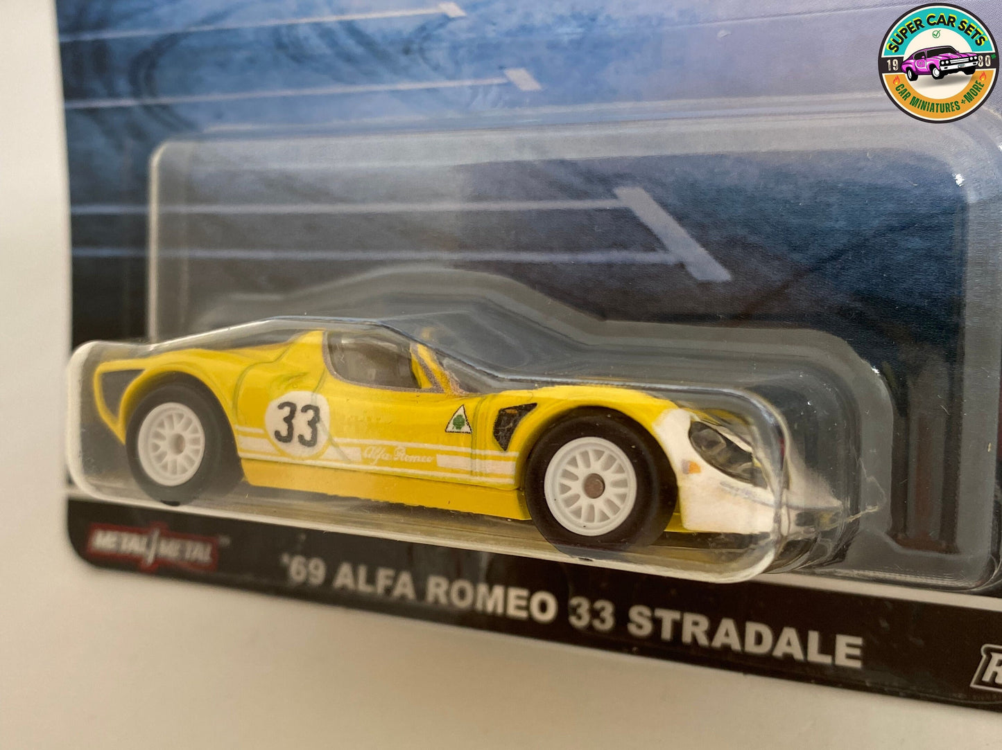 69 Alfa Romeo 33 Stradale aus der Hot Wheels Premium Car Culture Serie – Exotic Envy 1/5