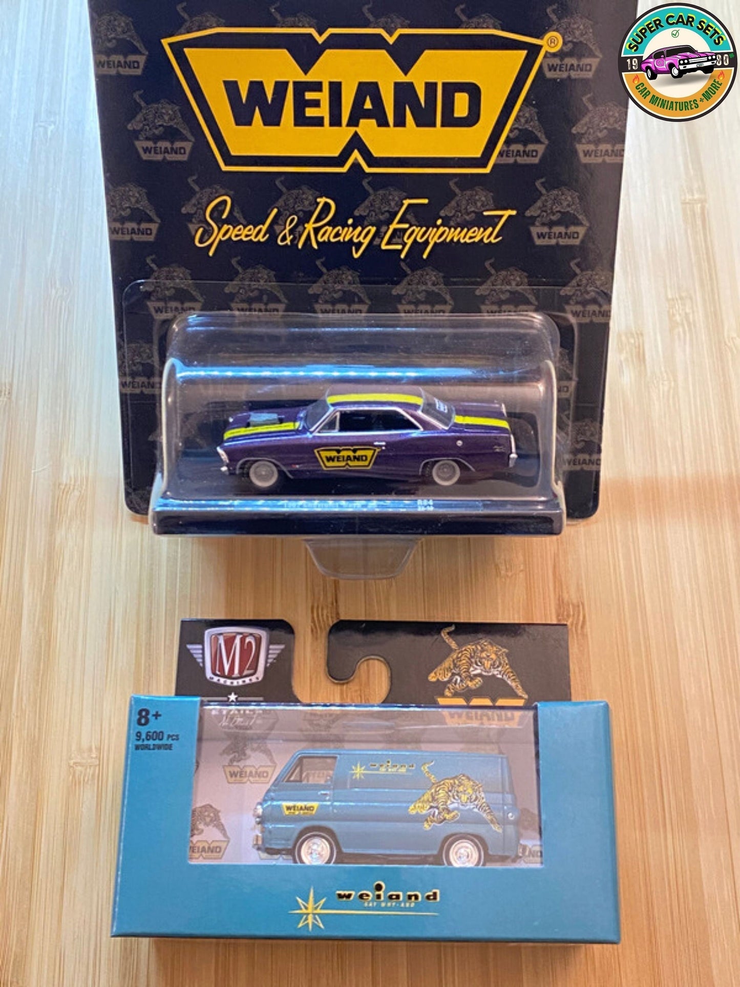 2 Fahrzeuge Weiand Set – 1967 Chevrolet Nova SS + 1964 Dodge A100 Kastenwagen, hergestellt von M2 Machines