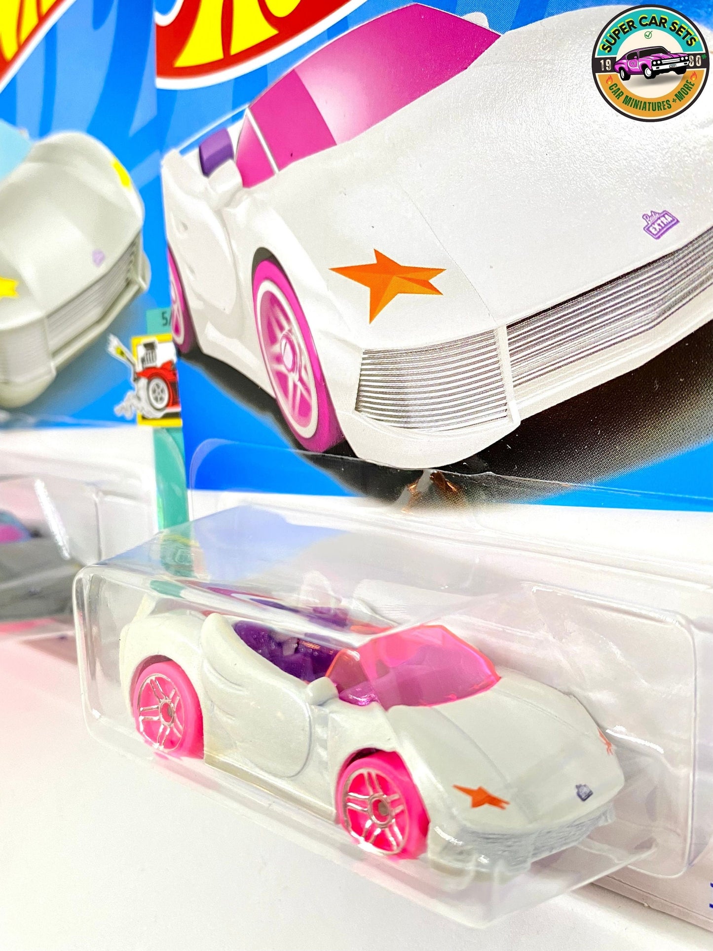 Hot Wheels Barbie Set (Barbie Extra White + Barbie Extra Silver)