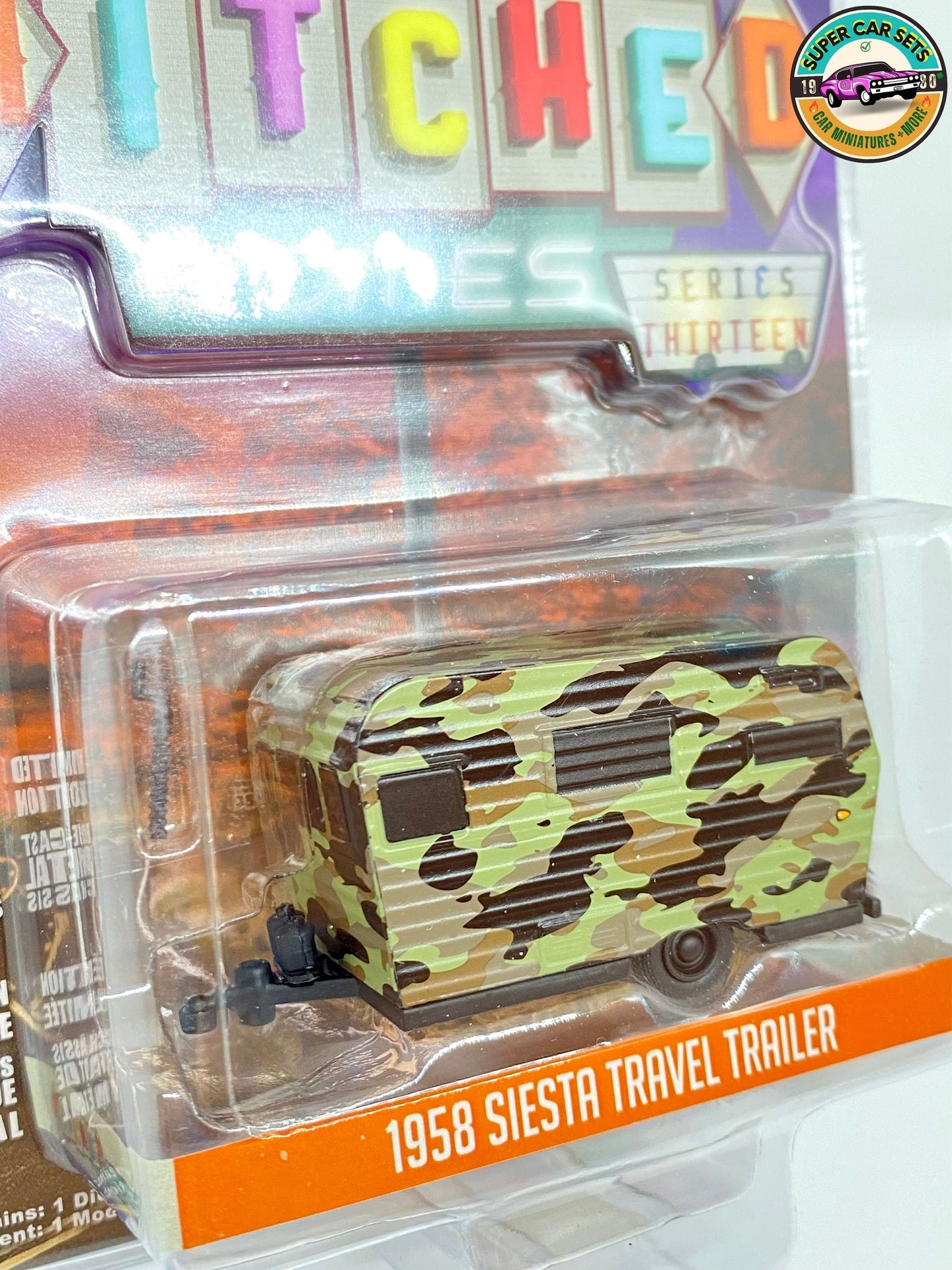 1958 Siesta Travel Trailer - Hitched Homes Series 13 - par Greenlight Collectables