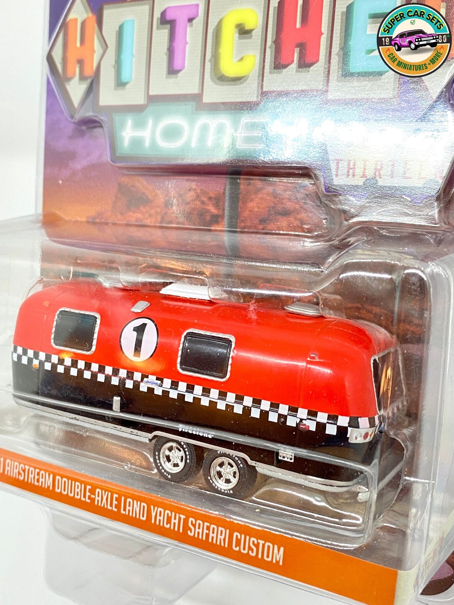 1971 Airstream Double-Axle Land Yacht Safari Custom (rot #1) – Hitched Homes Serie 13, hergestellt von Greenlight Collectables