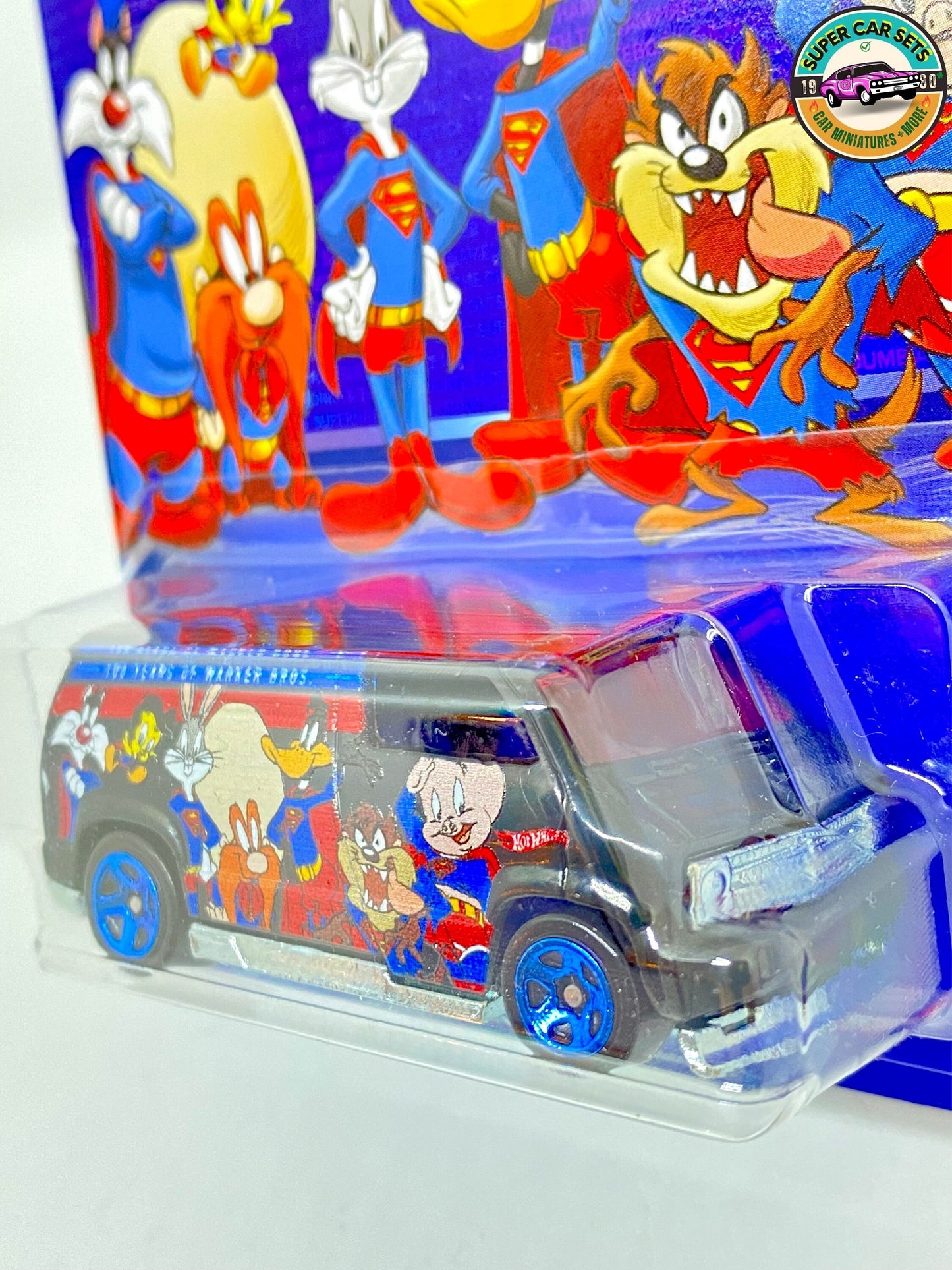 Hot Wheels Warner Bros 100 ans - Dodge Van personnalisé '77