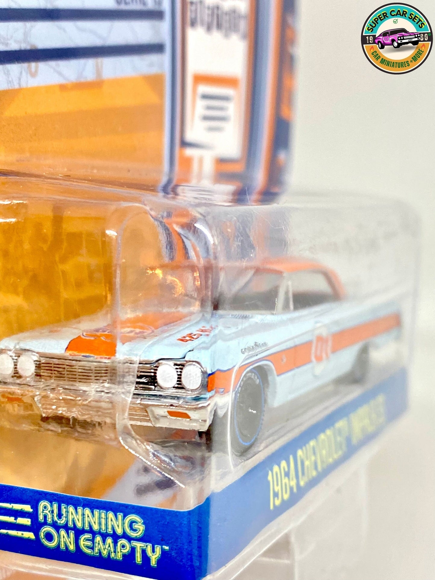 Gulf 1964 Chevrolet Impala SS - Fonctionnant sur une Serie 15 vide - fabriqué par Greenlight Collectibles