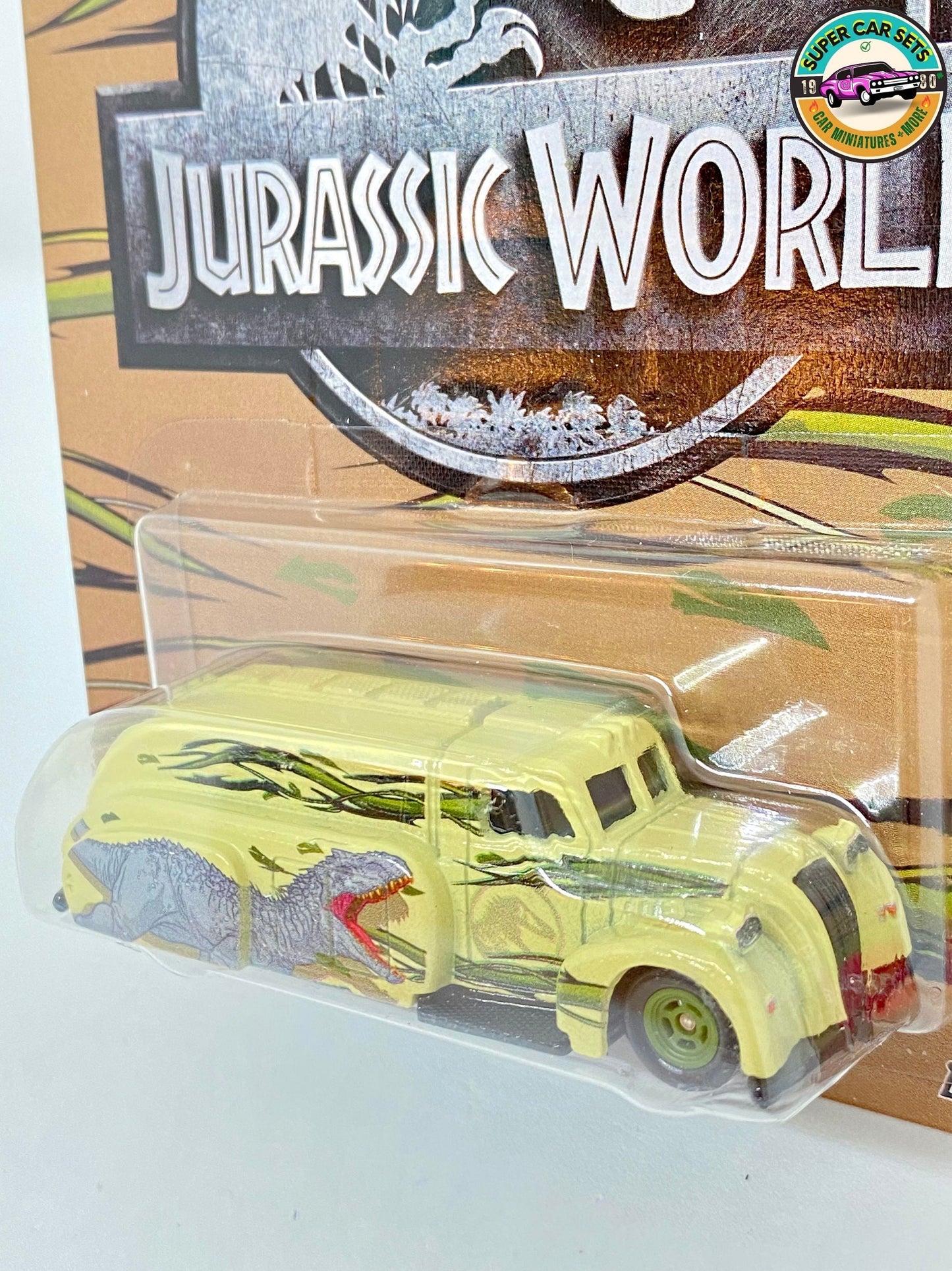 Hot Wheels Premium Jurassic World 2022 - '38 Dodge Airflow