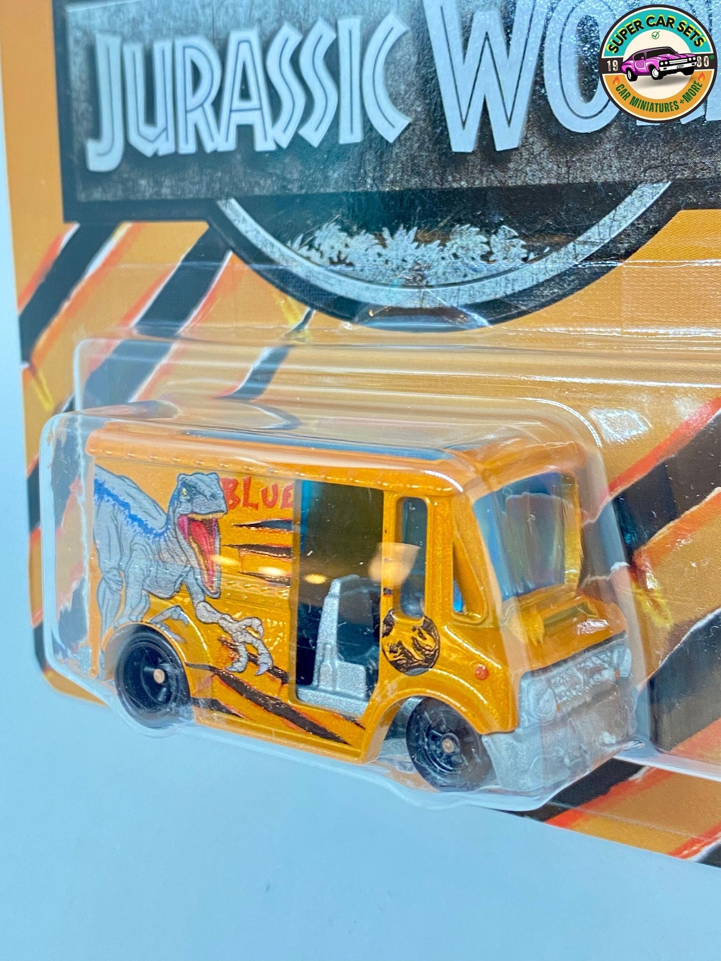 Hot Wheels Premium Jurassic World 2022 - Boîte à pain - Bleu (voiture en parfait état, mais carte légèrement fissurée)