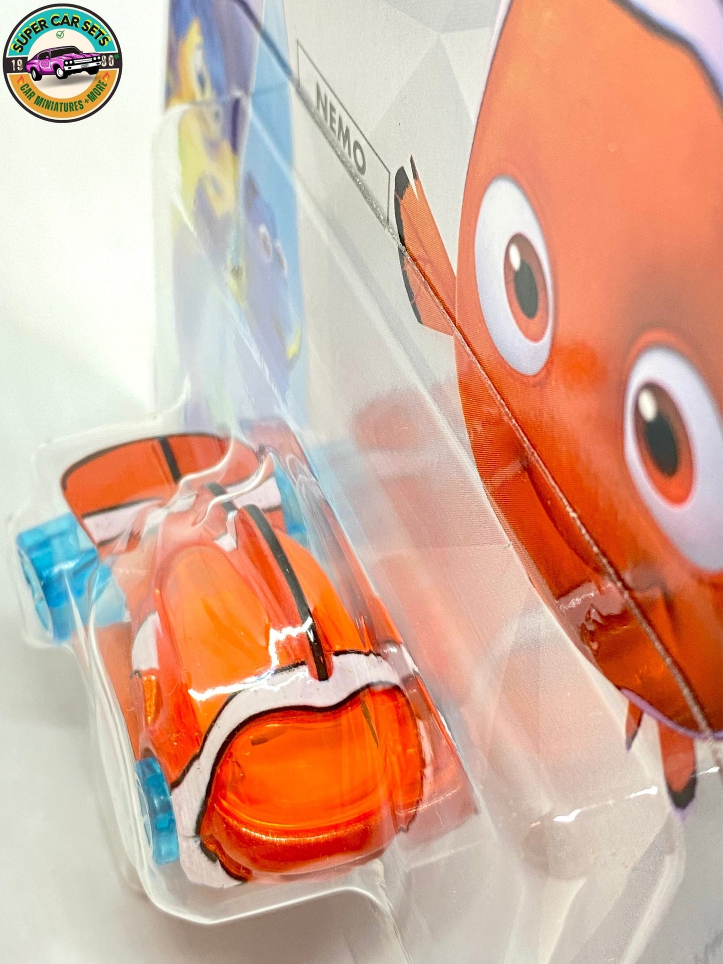 Hot Wheels Premium - Disney 100 ans - Pixar - Le Monde de Nemo - Nemo