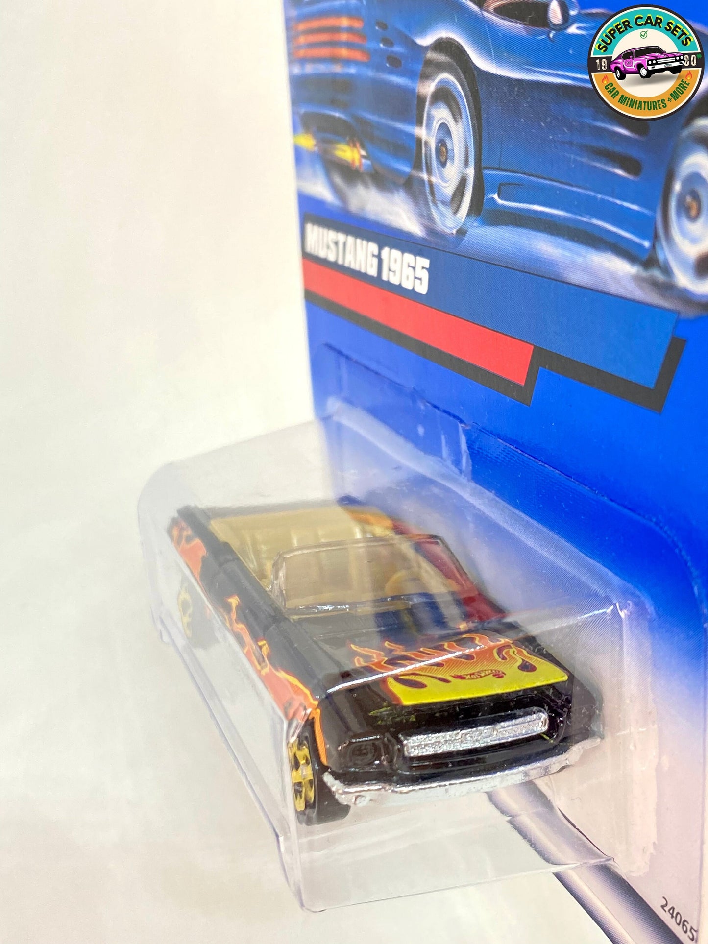 Hot Wheels - (VINTAGE) - Mustang 1965 - Cabriolet (avec capot ouvrant) (couleur noire avec flammes) (#24065) (Année de lancement 1999)