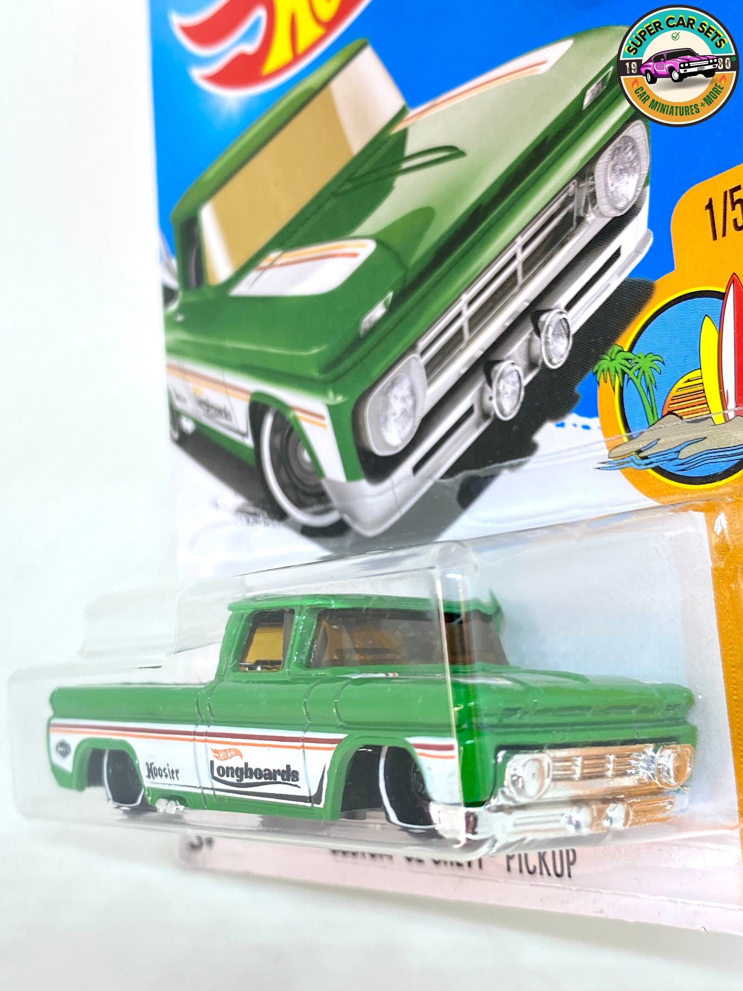 Hot Wheels – Surf's Up – Custom '62 Chevy Pickup (1/5) (255/365) (veröffentlicht 2017) – (weißer Streifen und „Longboards“ an den Seiten)