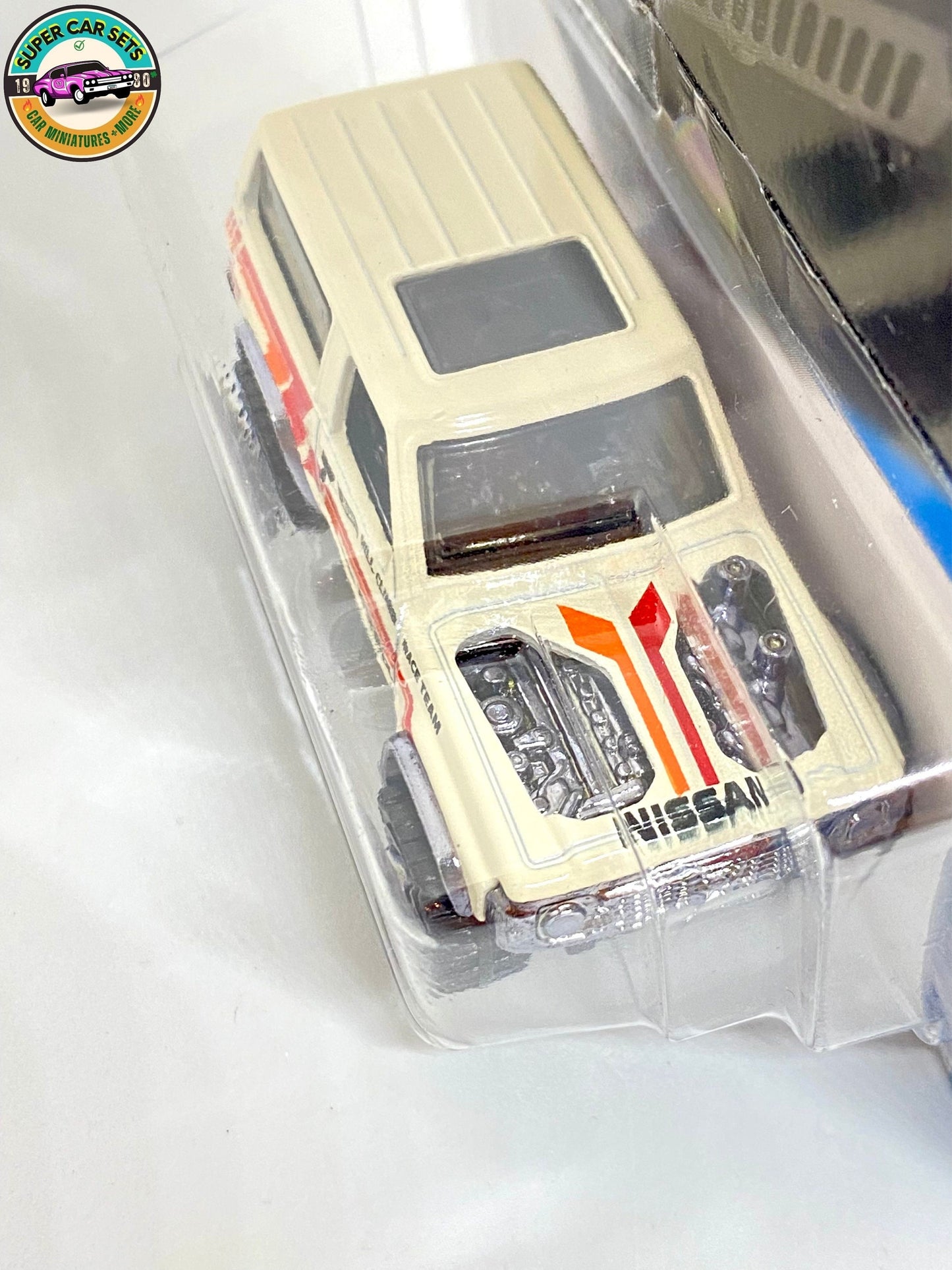 Nissan Patrol Custom (cream colour) - HW J-Imports - 2023 (1/10) Hot Wheels