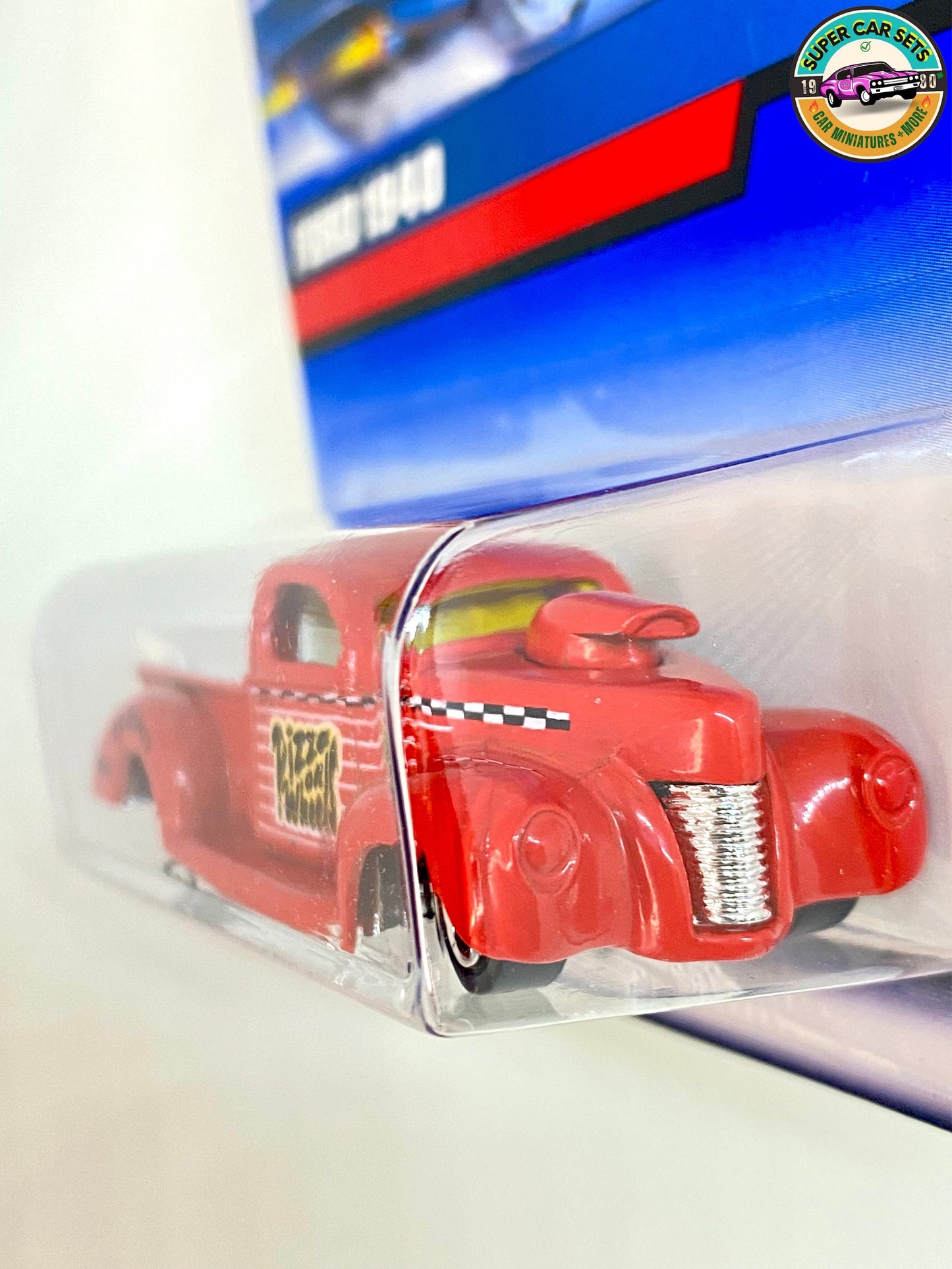 Hot Wheels - (VINTAGE) - Ford 1940 - Pizza on Wheels (red colour) - (#22389) (Year launched 1999)